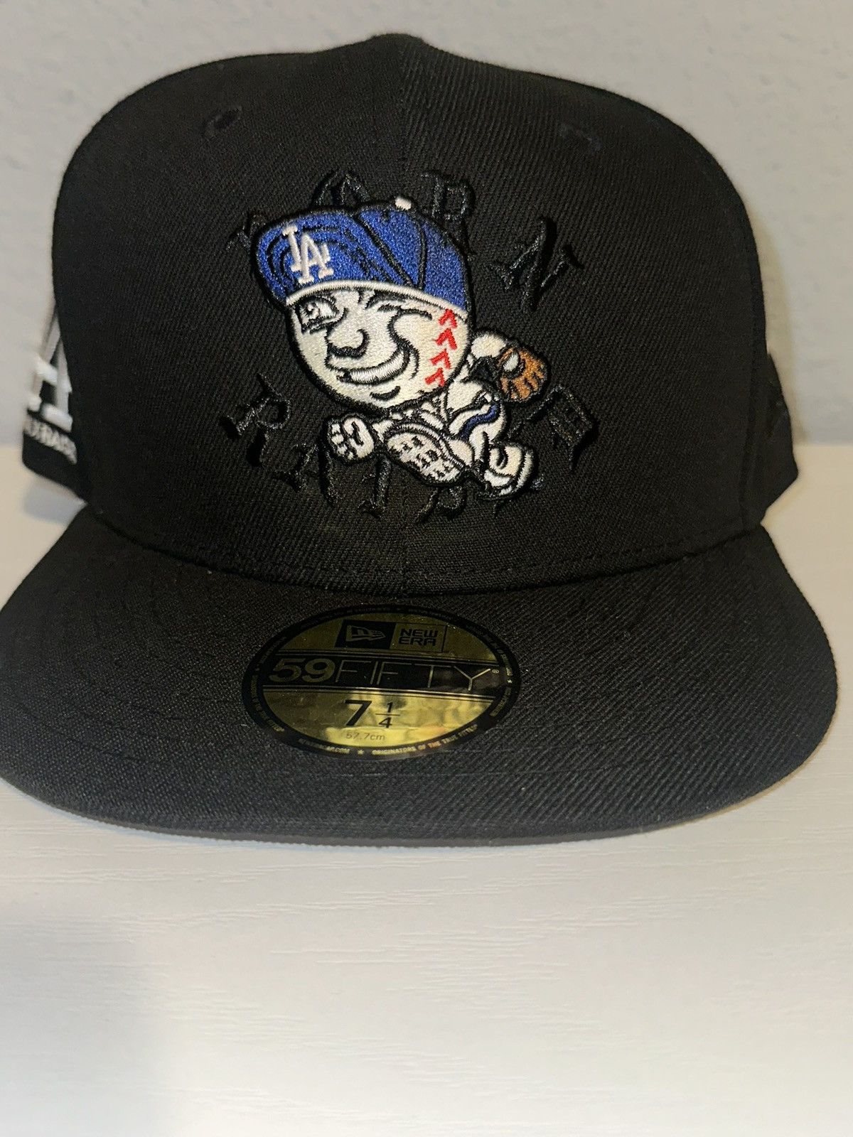 Born X Raised × MLB × New Era Los Ángeles Dodgers Born x Raised Mister Cartoon 7 1/4 Size ONE SIZE - 1 Thumbnail