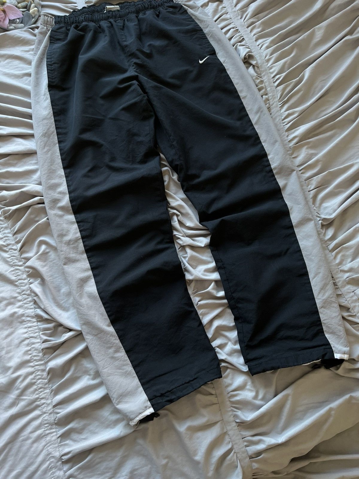 Nike Vintage Nike Swoosh Track Pants Baggy Nylon Streetwear Size US 36 / EU 52 - 5 Thumbnail