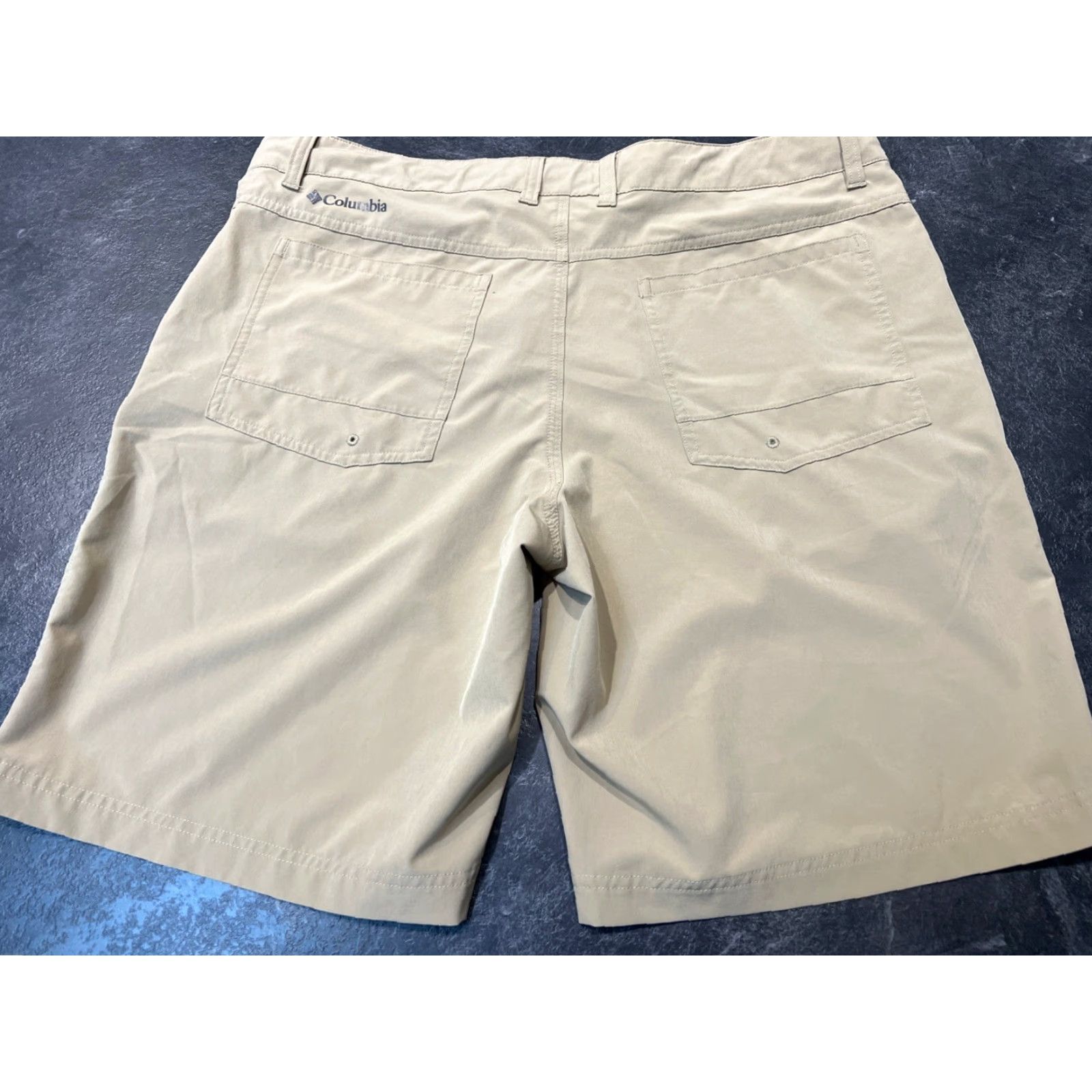 Vintage Columbia Mens Shorts Beige 38 Polyester Blend Chino Casual Outdoor Breathable Zip Pocket 8in Inseam Regular Waist 38 Logo Size US 38 / EU 54 - 3 Thumbnail