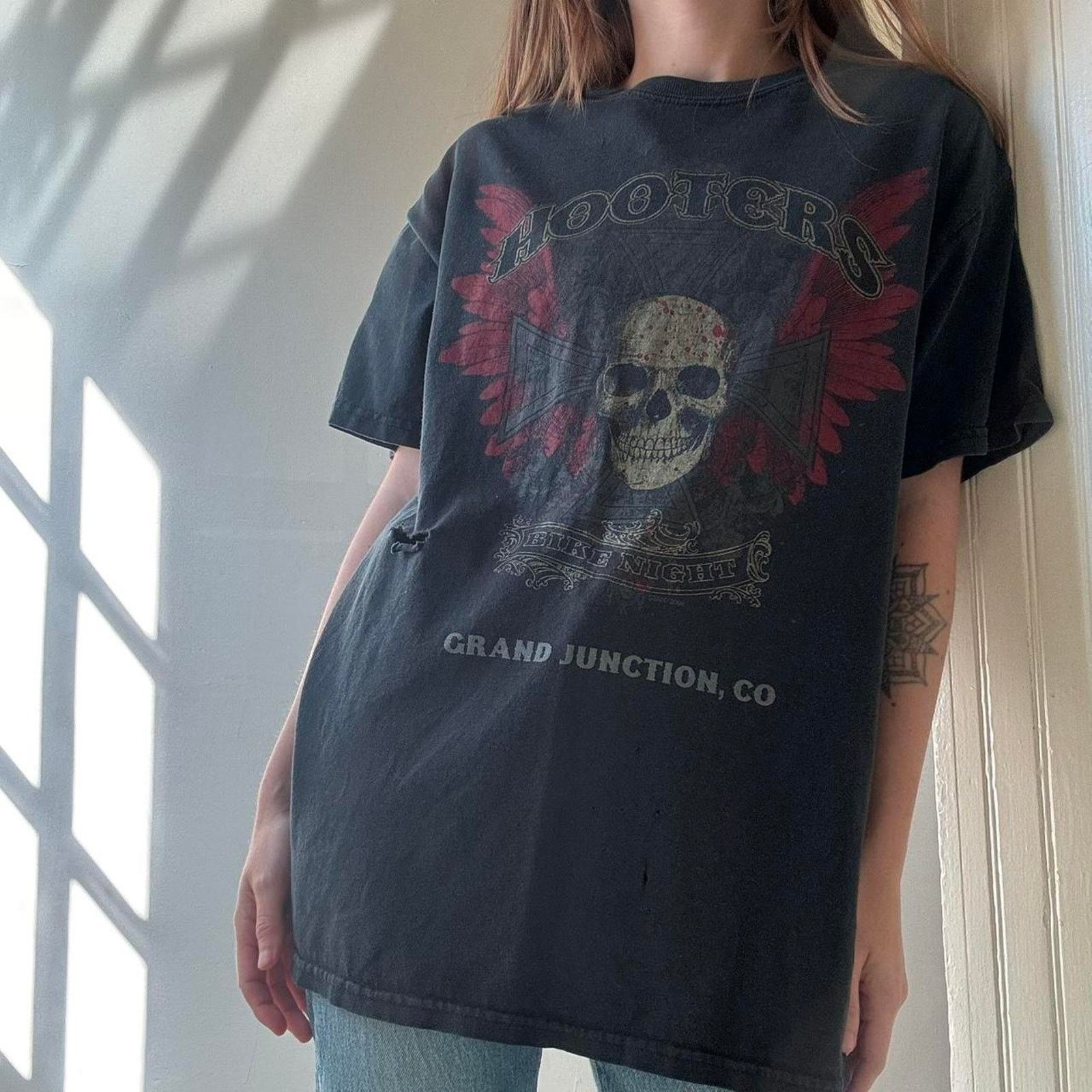 Gildan Vintage Gildan Hooters Bike Night T-Shirt Medium Skull Size US M / EU 48-50 / 2 - 1 Thumbnail