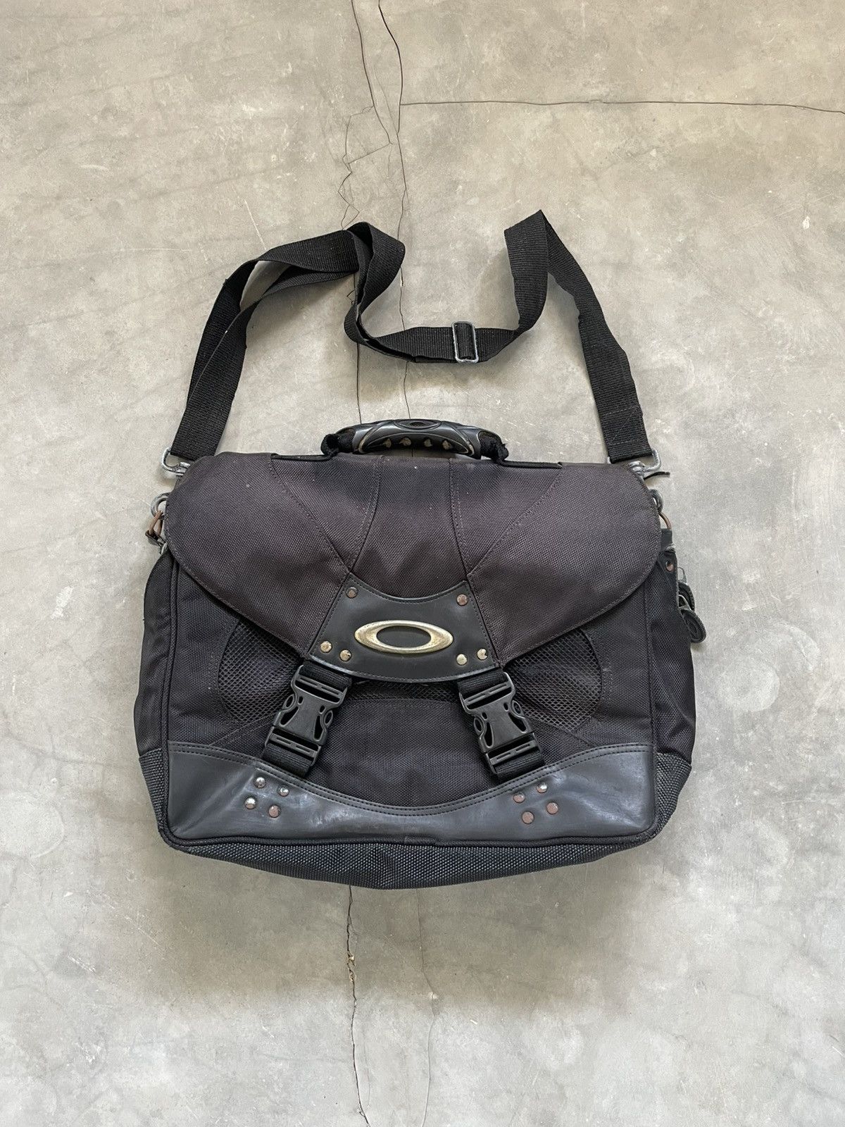 Oakley OAKLEY VINTAGE PASSPORT BAG SOFTWARE BACKPACK | Grailed