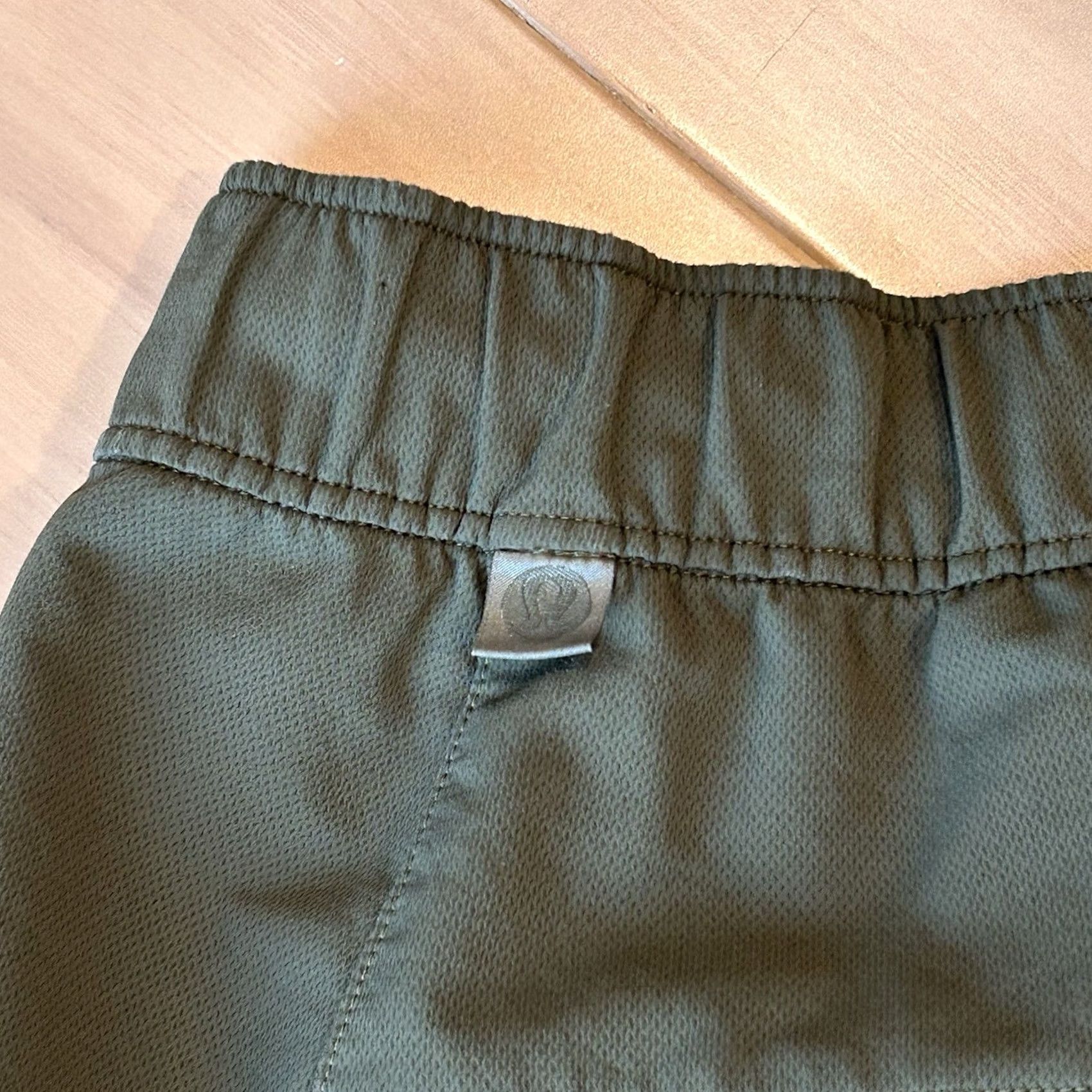Lululemon Lululemon VersaTwill Cargo Shorts Men 10" Inseam Regular Fit Green Cotton Blended Stretch Pockets Drawstring Athletic Activewear 30-32 Waist Size US 31 - 3 Thumbnail