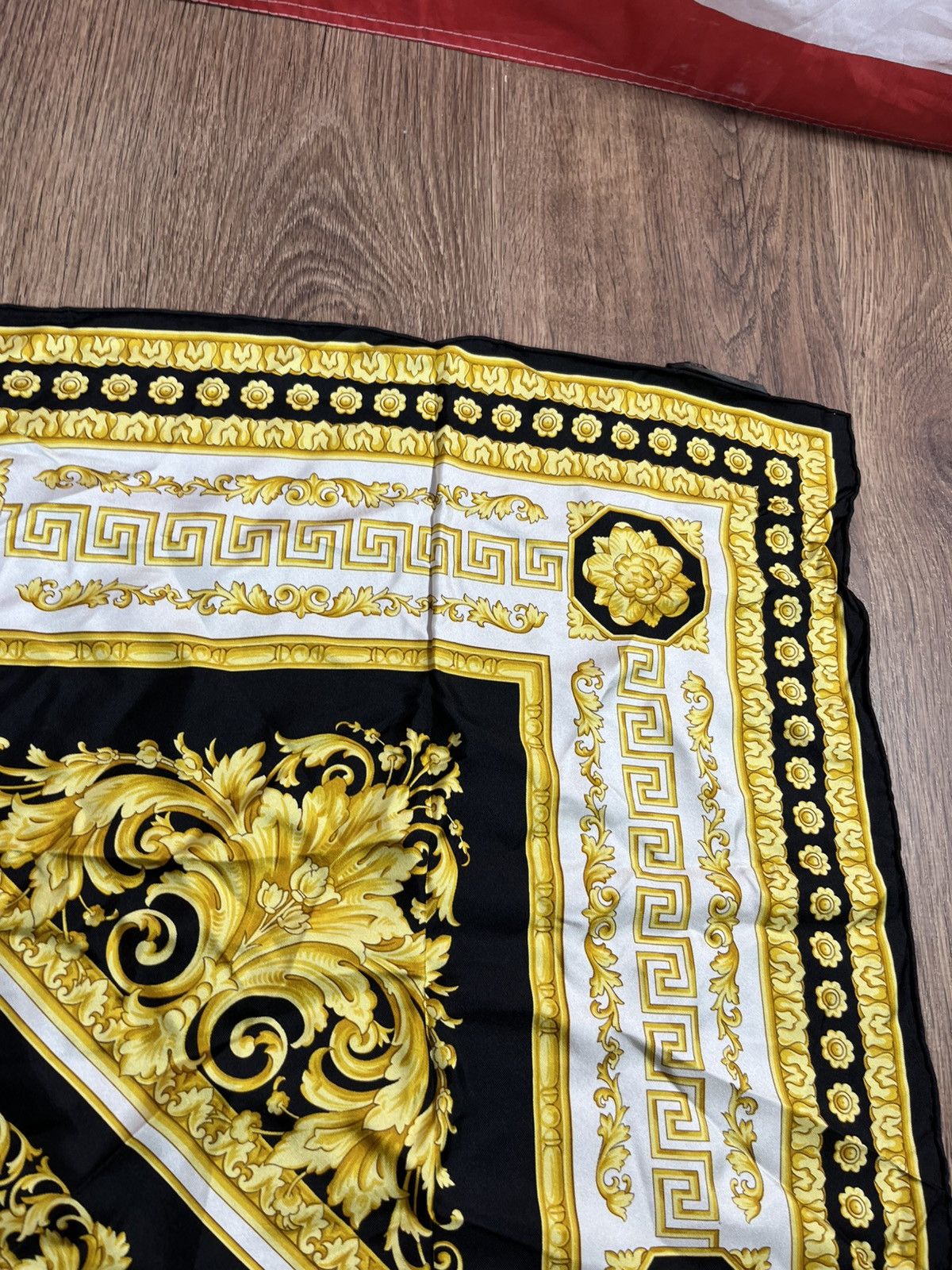 Versace Versace Silk Scarf Very Rare Gold Size ONE SIZE - 8 Thumbnail