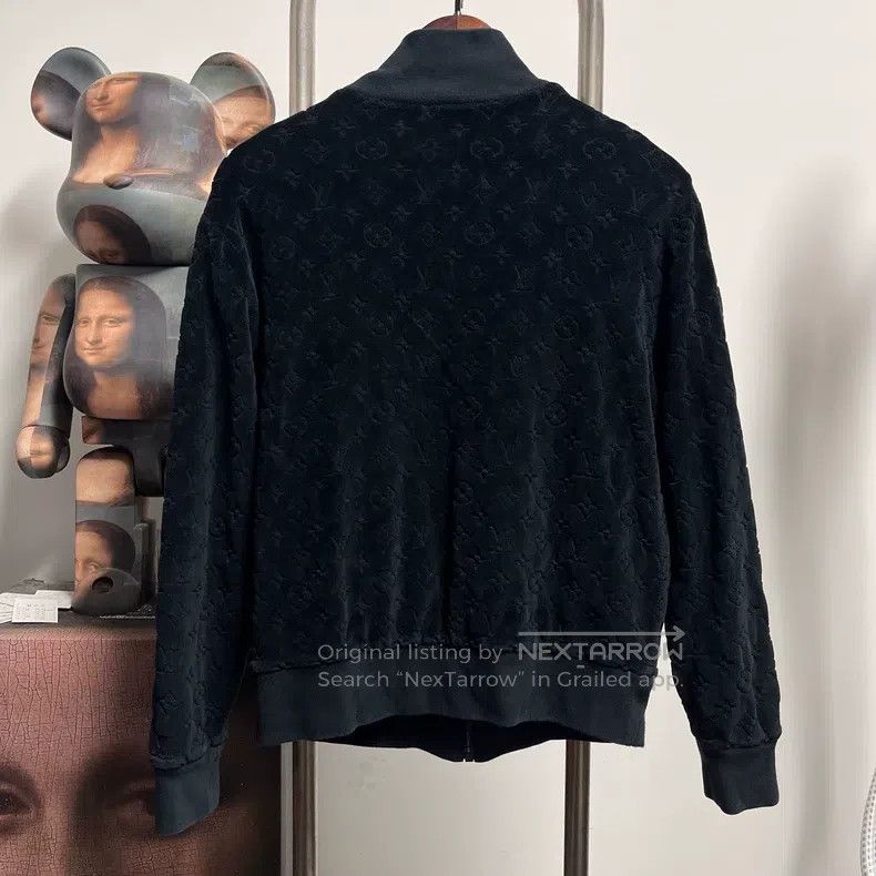 Louis Vuitton Louis Vuitton Black velvet full print jacket Size US M / EU 48-50 / 2 - 2 Thumbnail