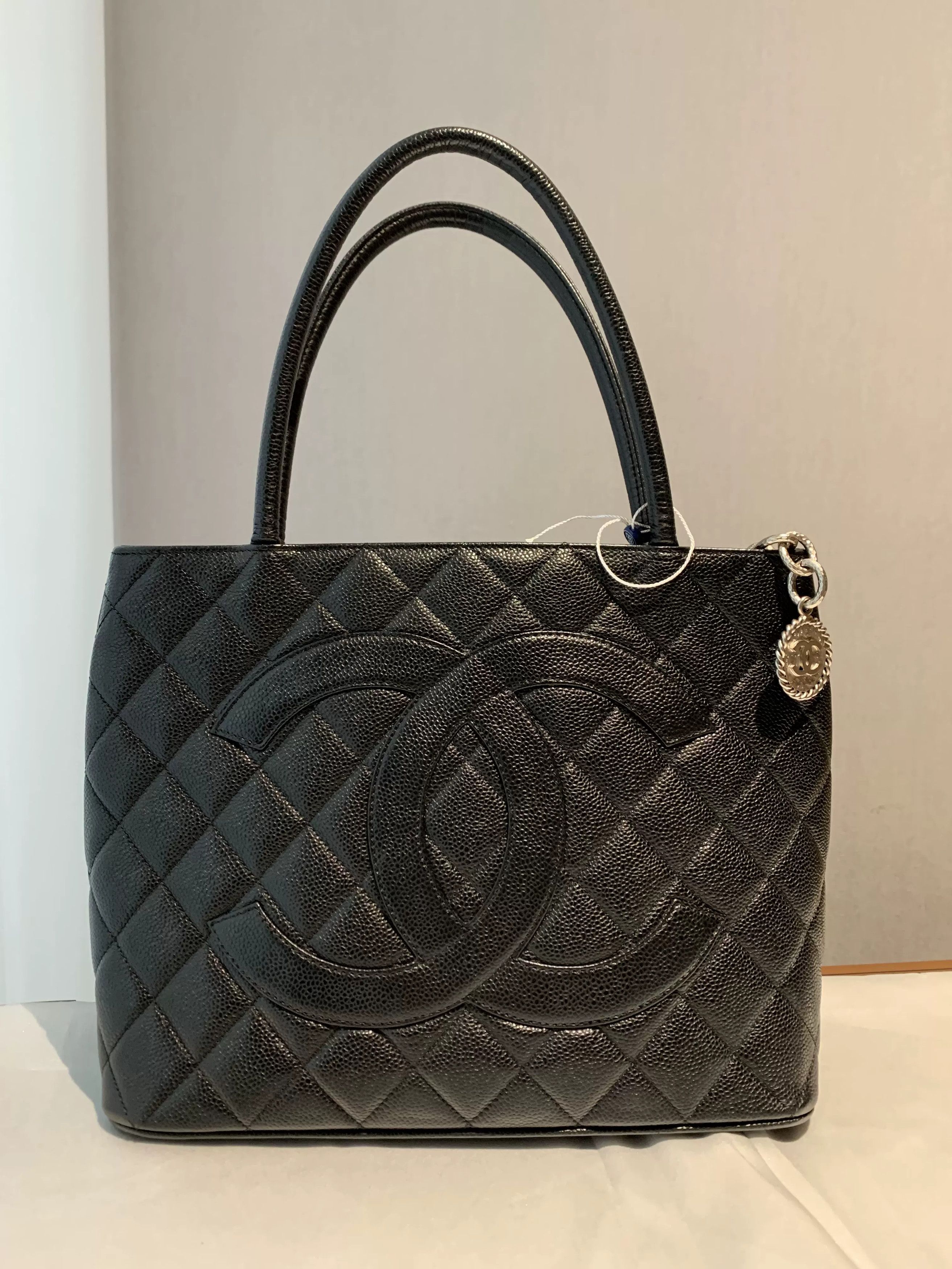 Chanel Pre-loved Bag Very good condition Size ONE SIZE - 1 Thumbnail