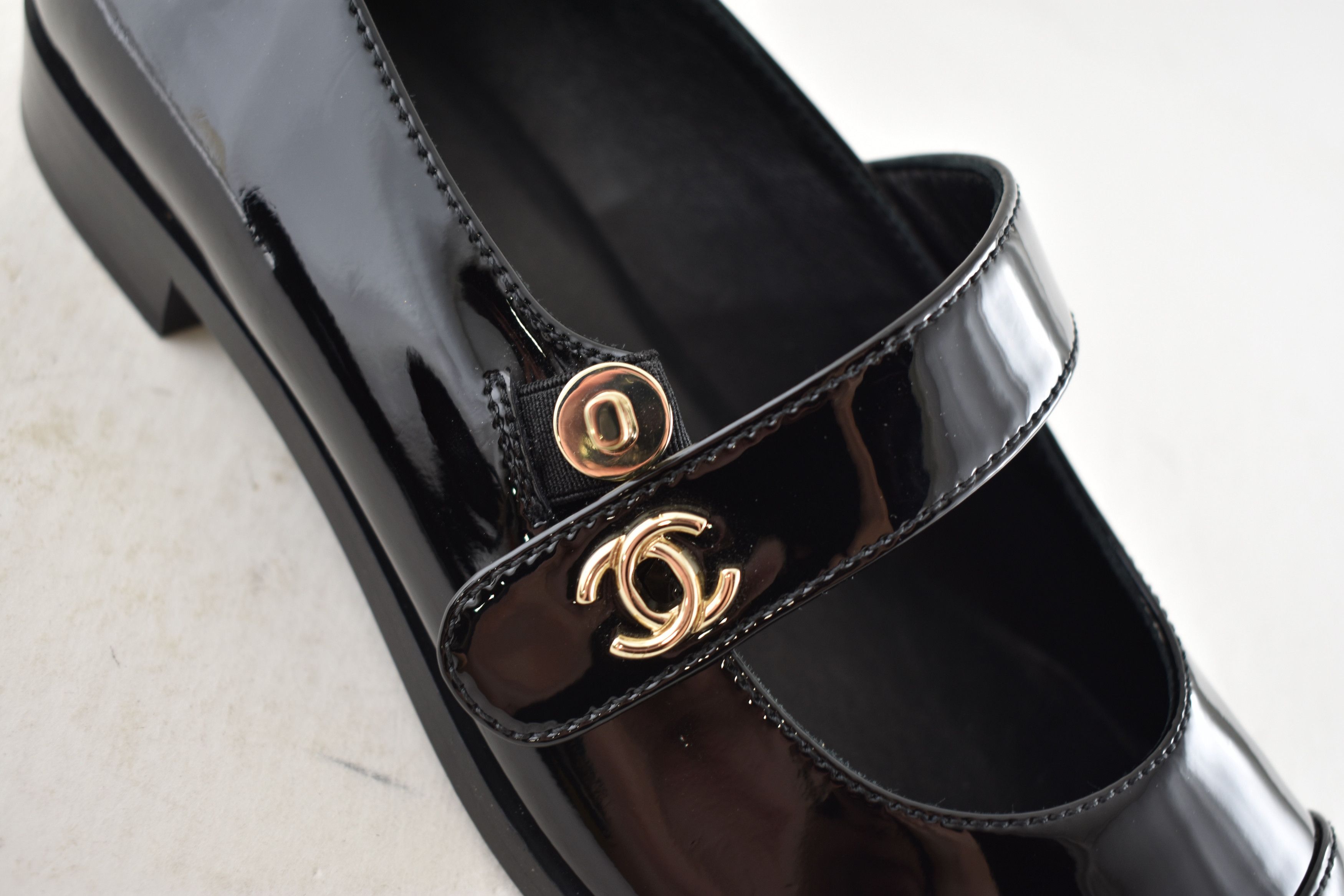 Chanel Chanel Patent Turnlock CC Mary Jane Ballet Loafer Flat 36 Size US 6 / IT 36 - 7 Thumbnail