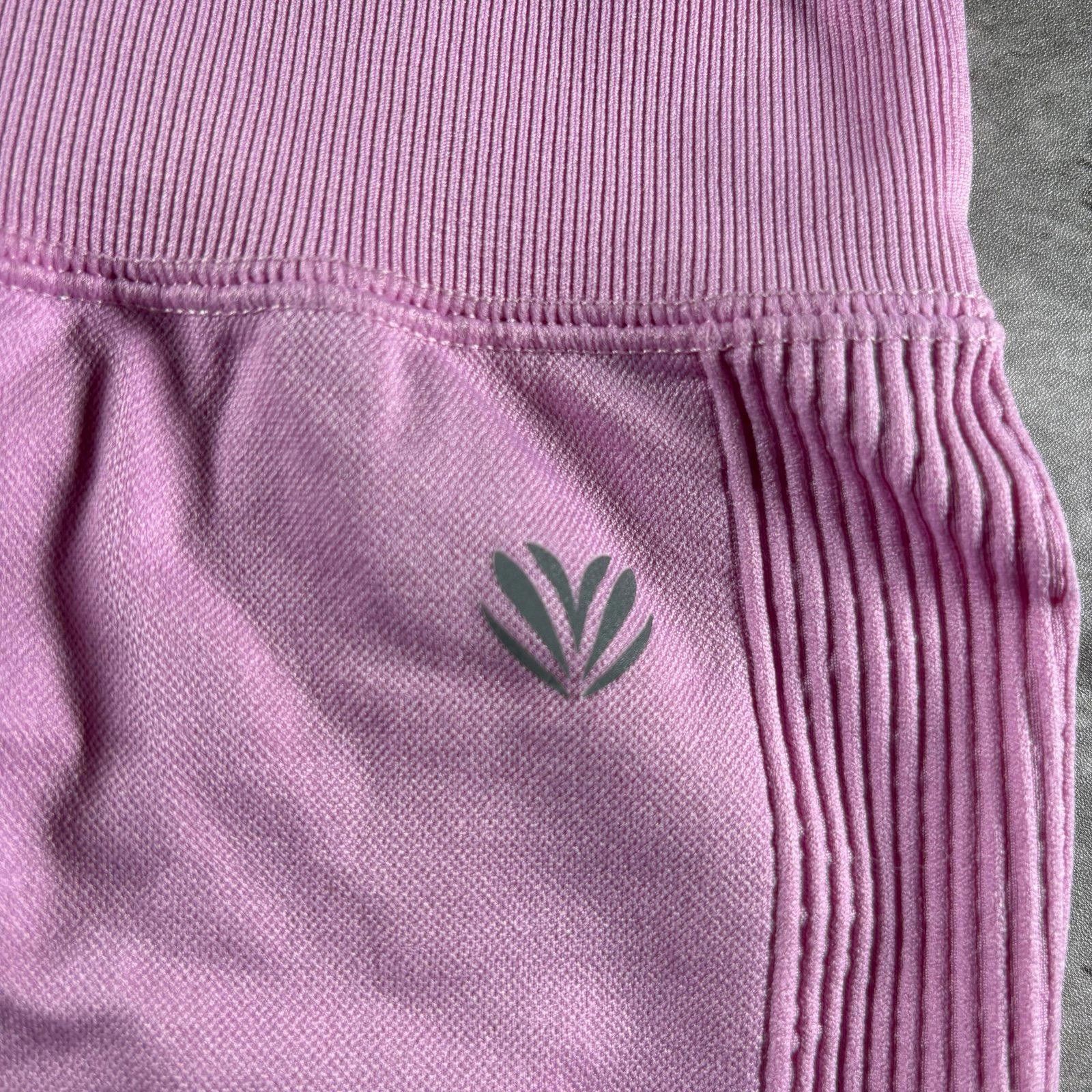 Fashion Nova Forever 21 pink high-rise biker shorts Size 28" / US 6 / IT 42 - 6 Thumbnail
