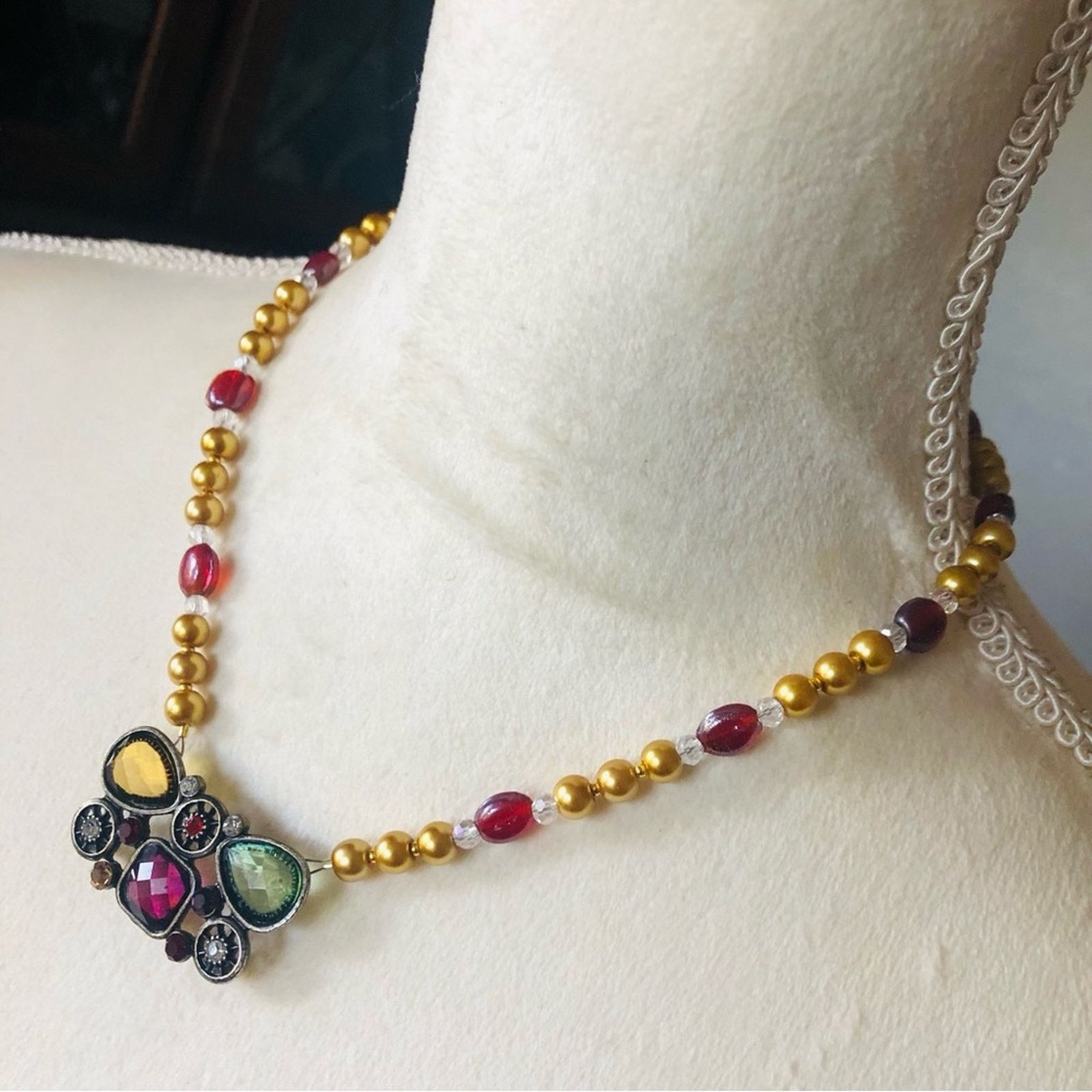 Handmade Handcrafted repurpose regal look pendant Pearl necklace Size ONE SIZE - 4 Thumbnail