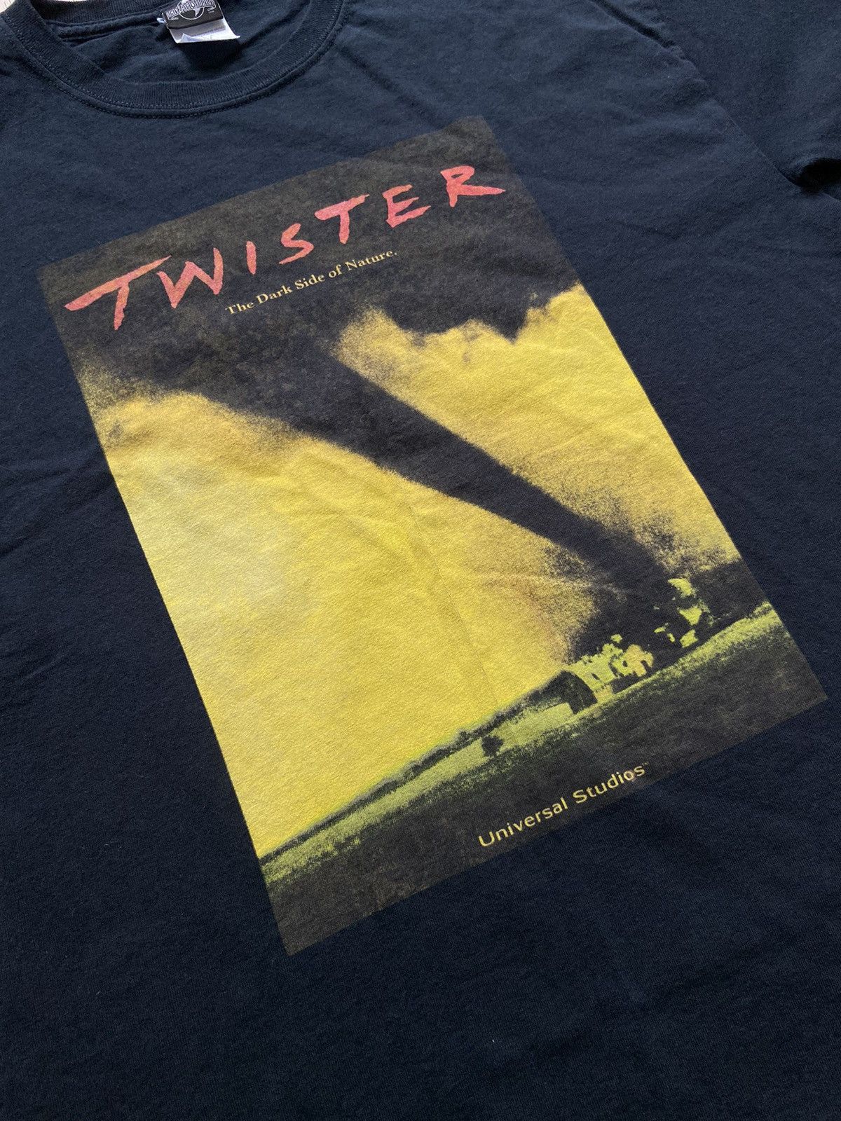 Vintage Vintage 90s Twister Movie The Darkside Of Nature T Shirt Size US L / EU 52-54 / 3 - 2 Thumbnail