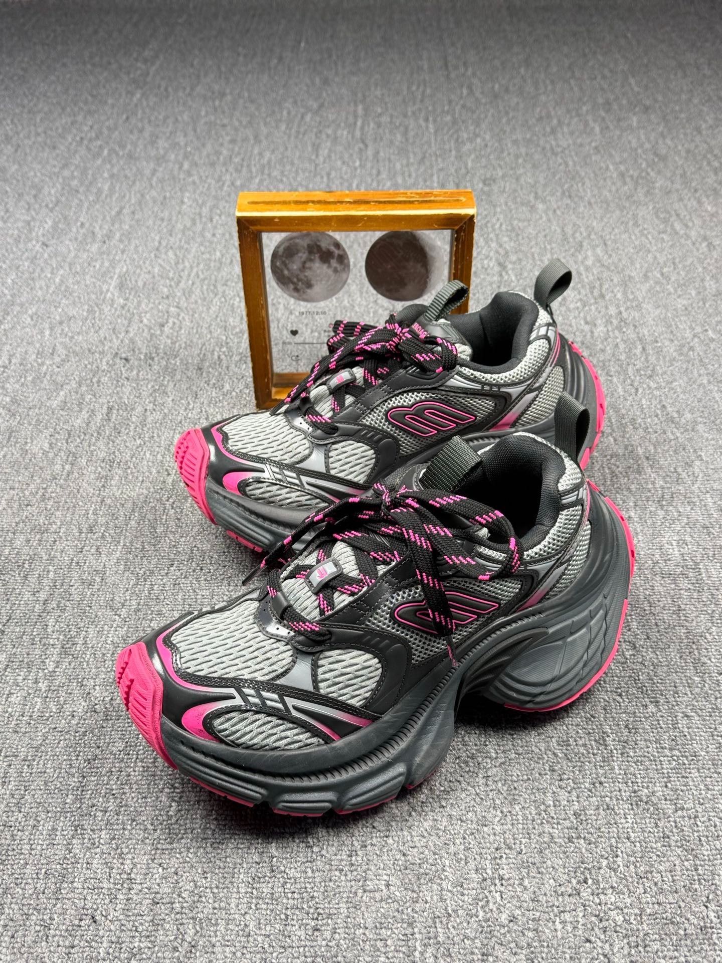 Balenciaga Balenciaga Distressed Pink Lowtop Sneakers 5.5 Men Size US 5.5 / EU 38 - 1 Thumbnail