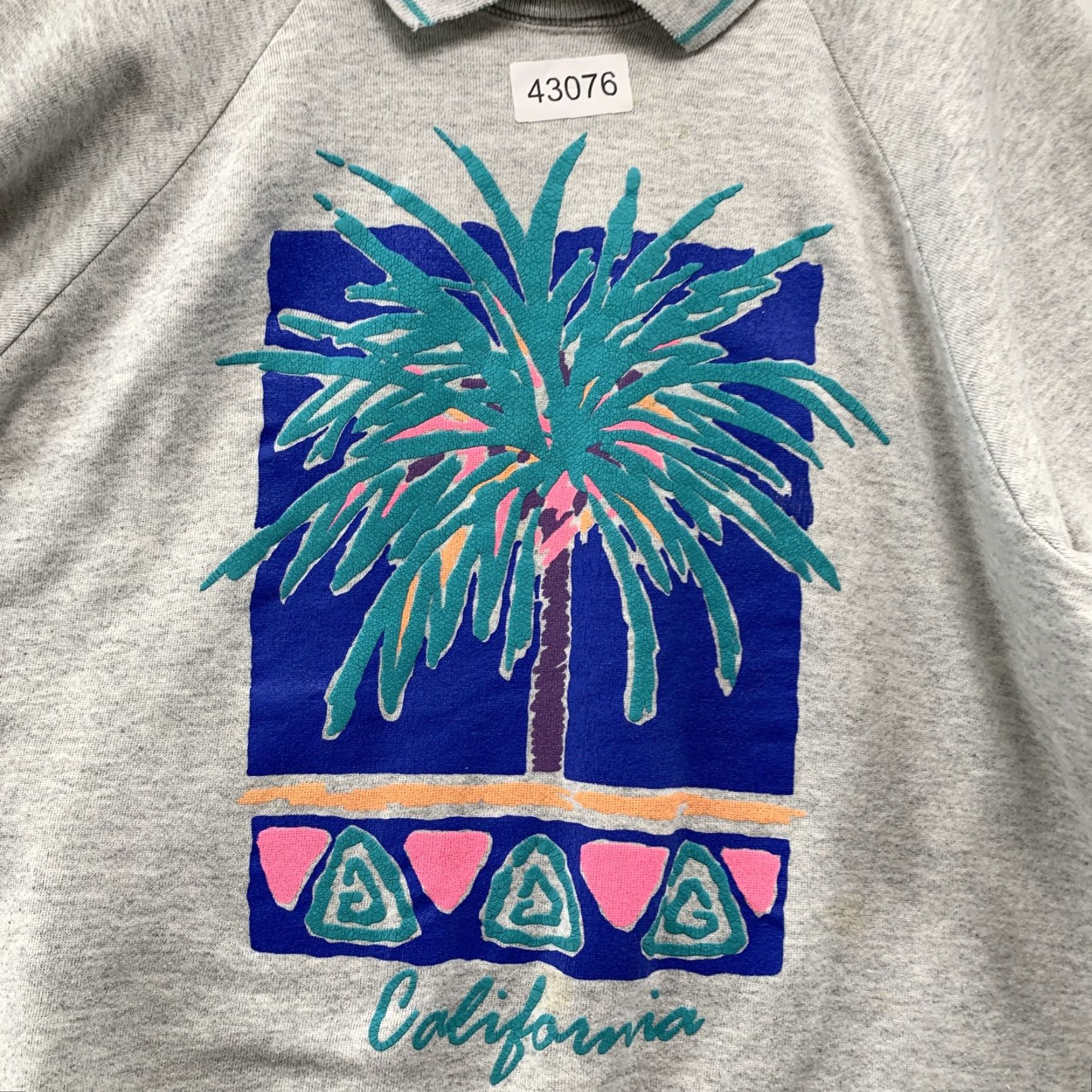 Vintage VINTAGE Oneita California Palm Trees Collared Sweatshirt Womens XL Gray Fleece USA - Pullover, Long Sleeve, Logo, Winter/Spring, Adult Women Size XL / US 12-14 / IT 48-50 - 7 Thumbnail