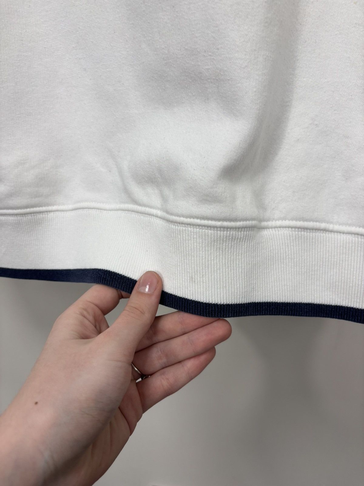Nike Vintage Nike Big Center Embroidered Swoosh White Sweatshirt Size US XL / EU 56 / 4 - 21 Thumbnail