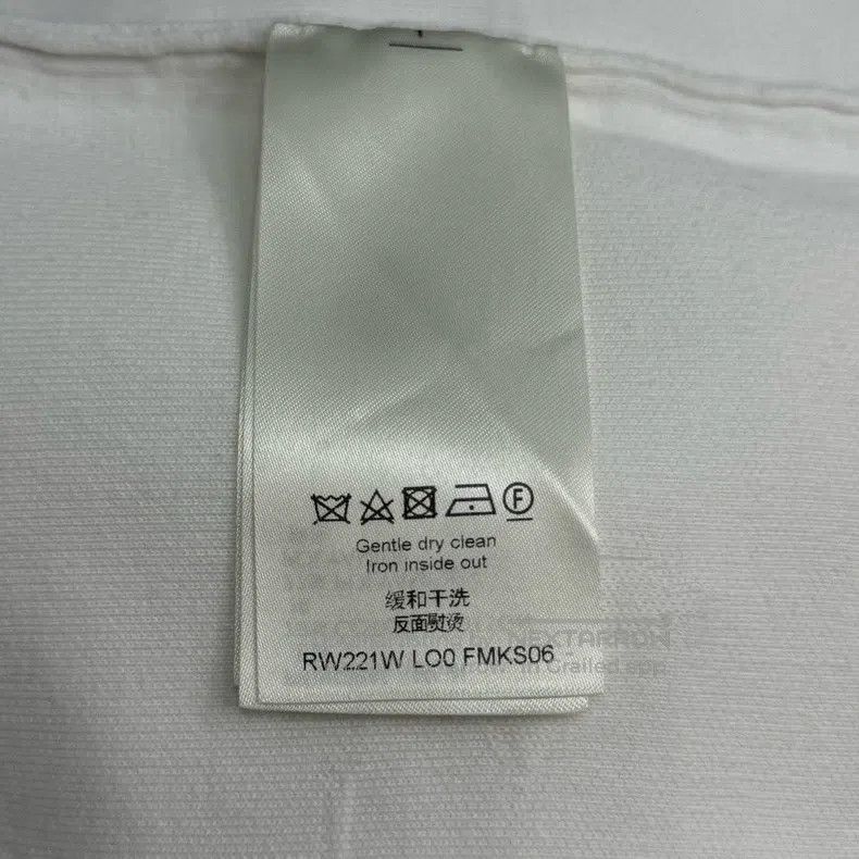 Louis Vuitton Louis Vuitton White full logo short sleeve Size US S / EU 44-46 / 1 - 6 Thumbnail