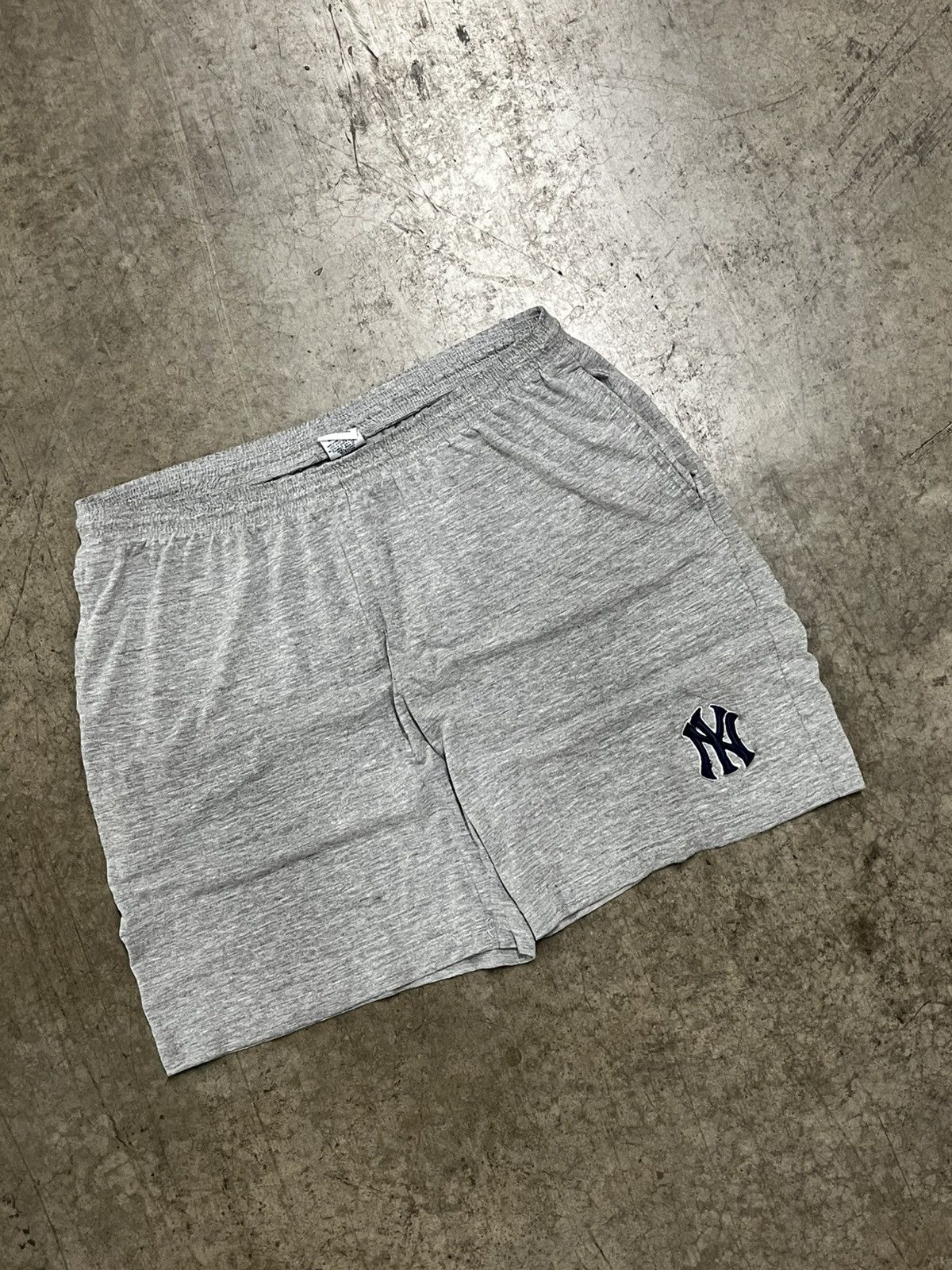 Vintage NY Yankees vintage shorts streetwear hype rare 90s y2k Size US 34 / EU 50 - 1 Thumbnail