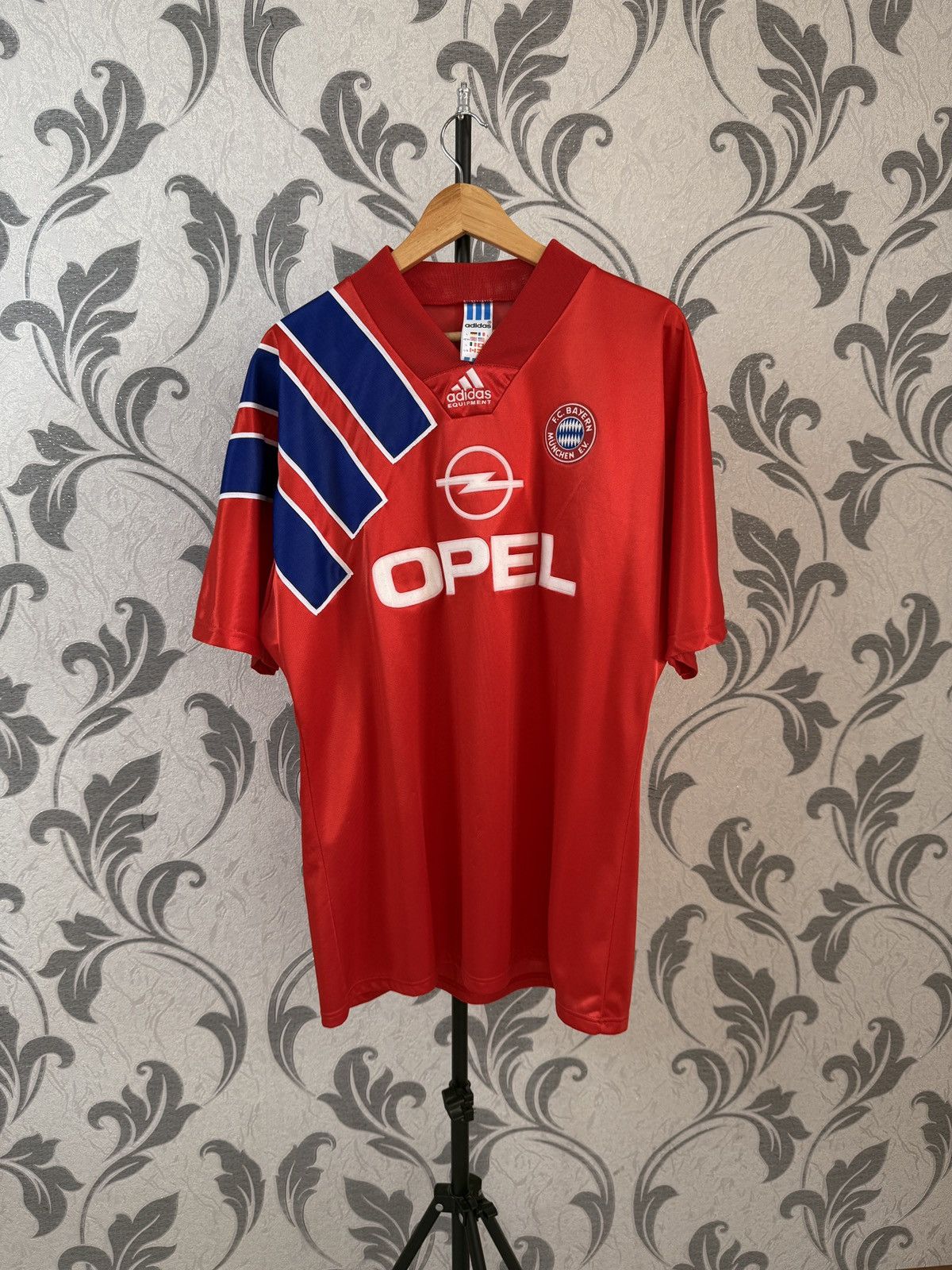 Adidas VTG ADIDAS FC BAYERN MUNICH 1991-1993 HOME FOOTBALL SHIRT Size US L / EU 52-54 / 3 - 10 Thumbnail