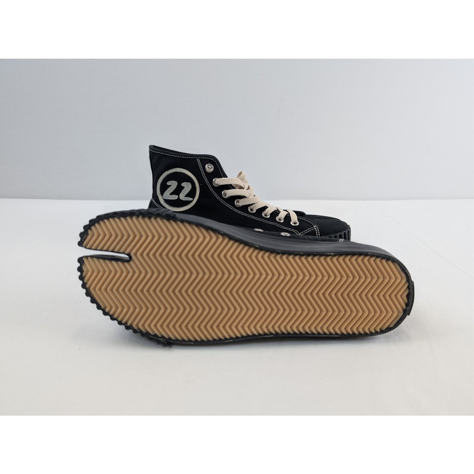 Maison Margiela o1rshd1 Tabi High Top Sneakers in Black/Beige Size US 8 / EU 41 - 12 Thumbnail
