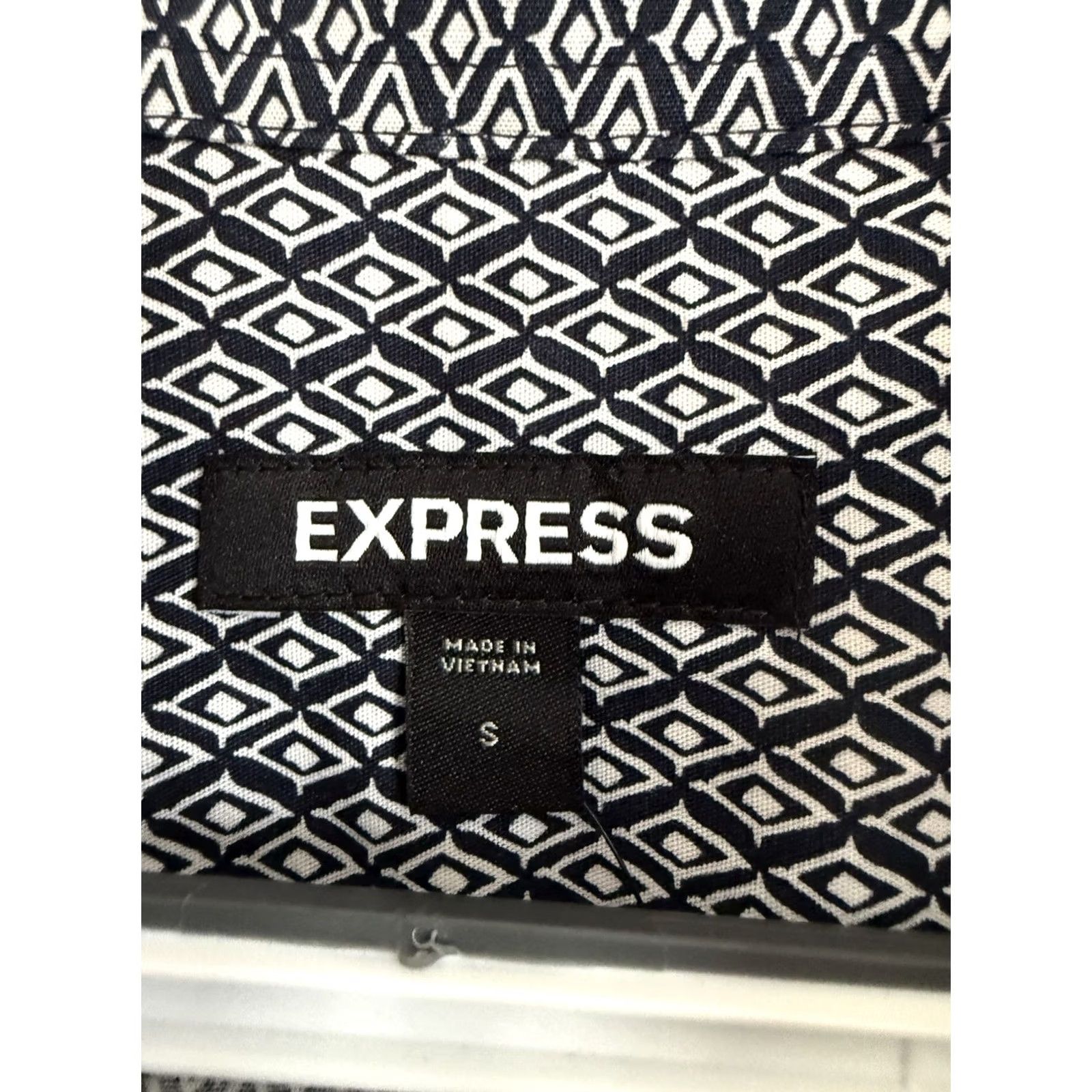 Express Express Button-Up Shirt Women? Mens Small Geometric Print Dress Workwear NWT Multicolor Button-Down Short/Long Sleeve? Size 36R - 3 Thumbnail