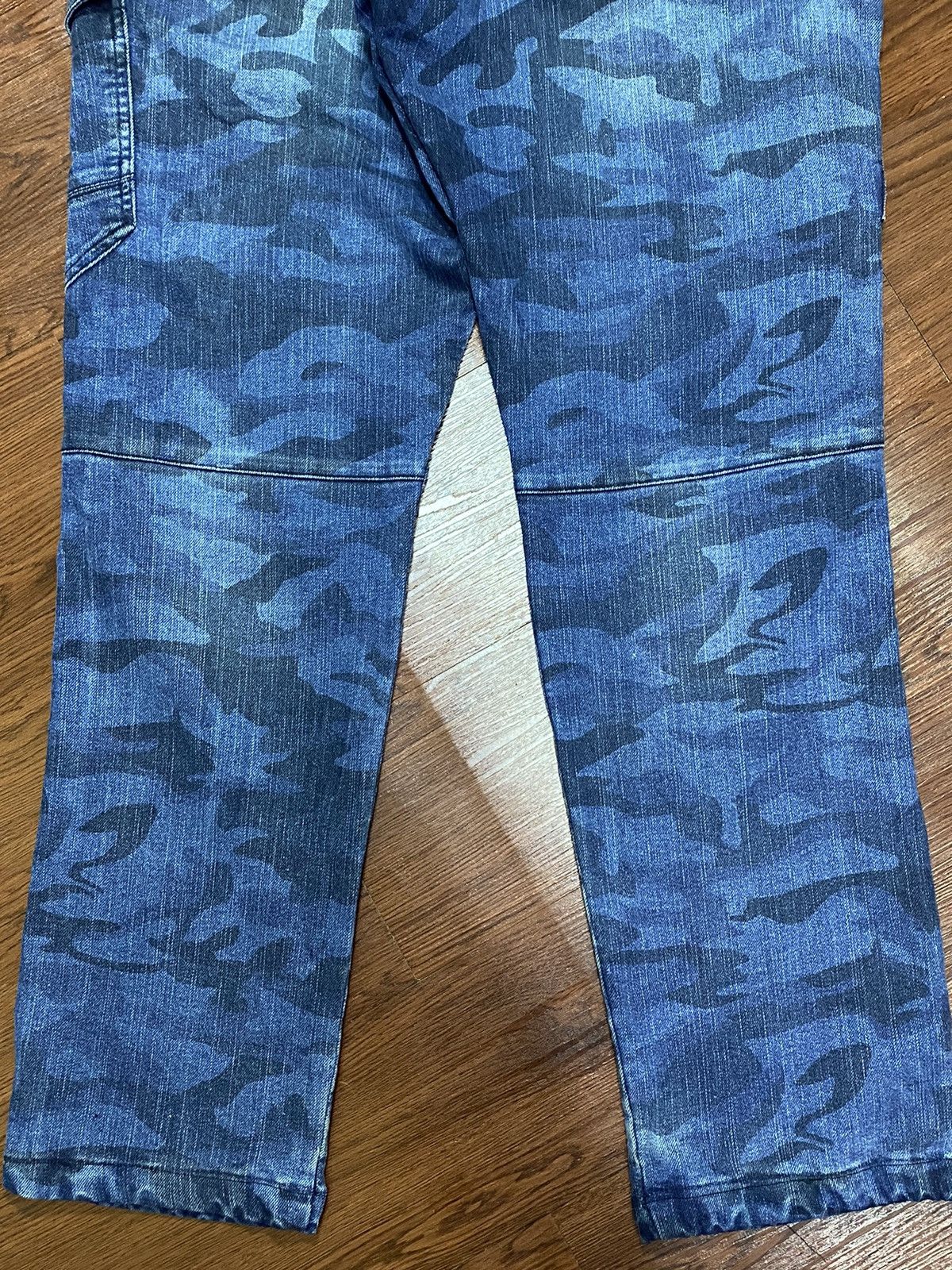 Japanese Brand Vintage Blue camo Loose Jeans Size US 33 - 6 Thumbnail