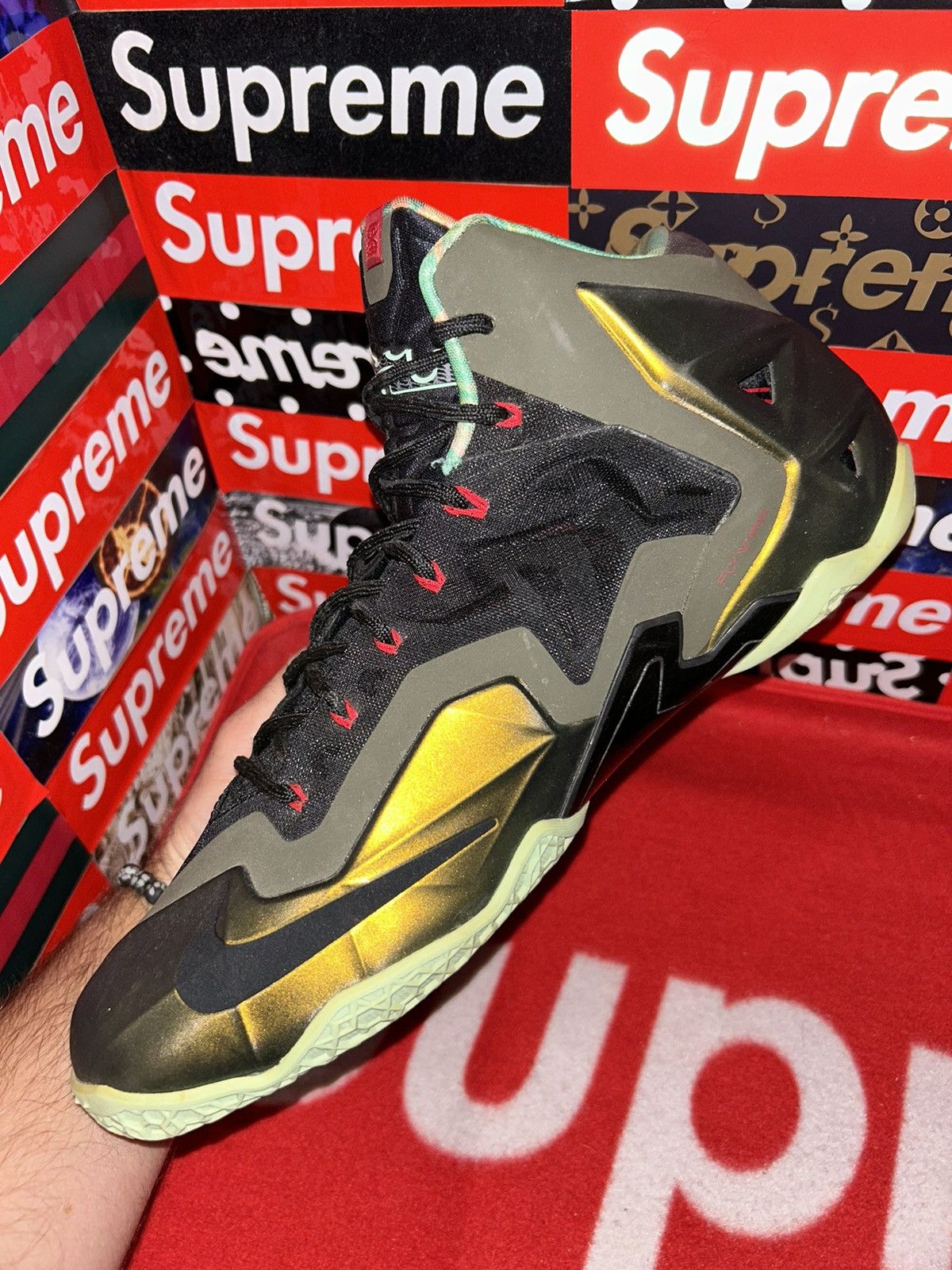 Nike Nike LeBron 11 King's Pride 616175-700 size 13 with box Size US 13 / EU 46 - 9 Thumbnail