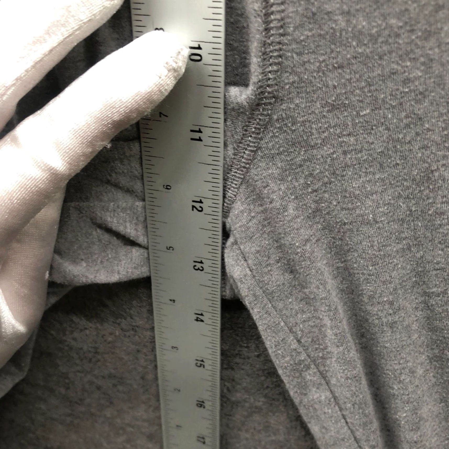 Gap Gap Mens L Gray Jersey Slim Jogger Pants Lightweight Lounge Drawstring Casual Knit Cotton Pockets Front Flat Front Tapered Inseam 29 in Size US L / EU 52-54 / 3 - 7 Thumbnail