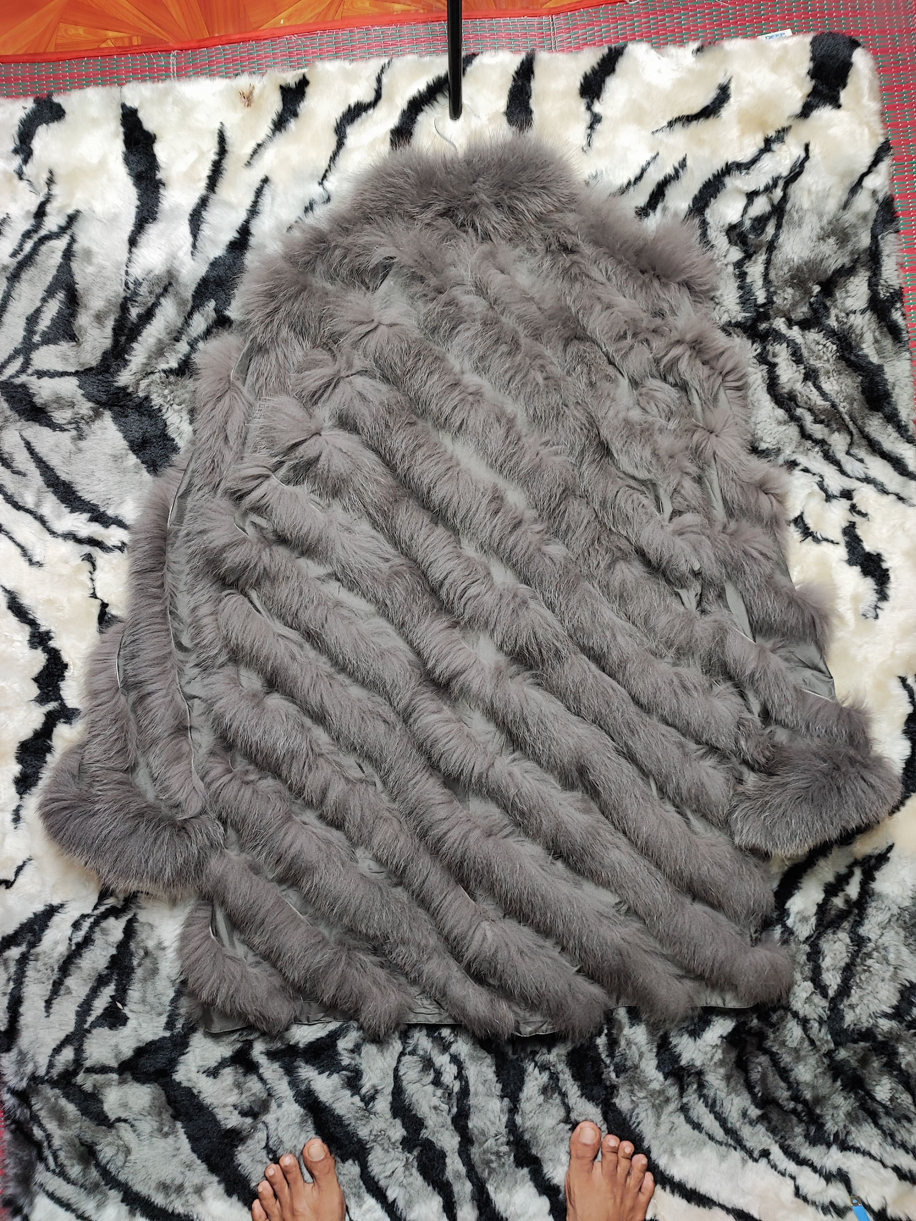 Le Grande Bleu (L.G.B.) Vintage Real Fur Bondage Coat Ravissant Size L / US 10 / IT 46 - 16 Thumbnail