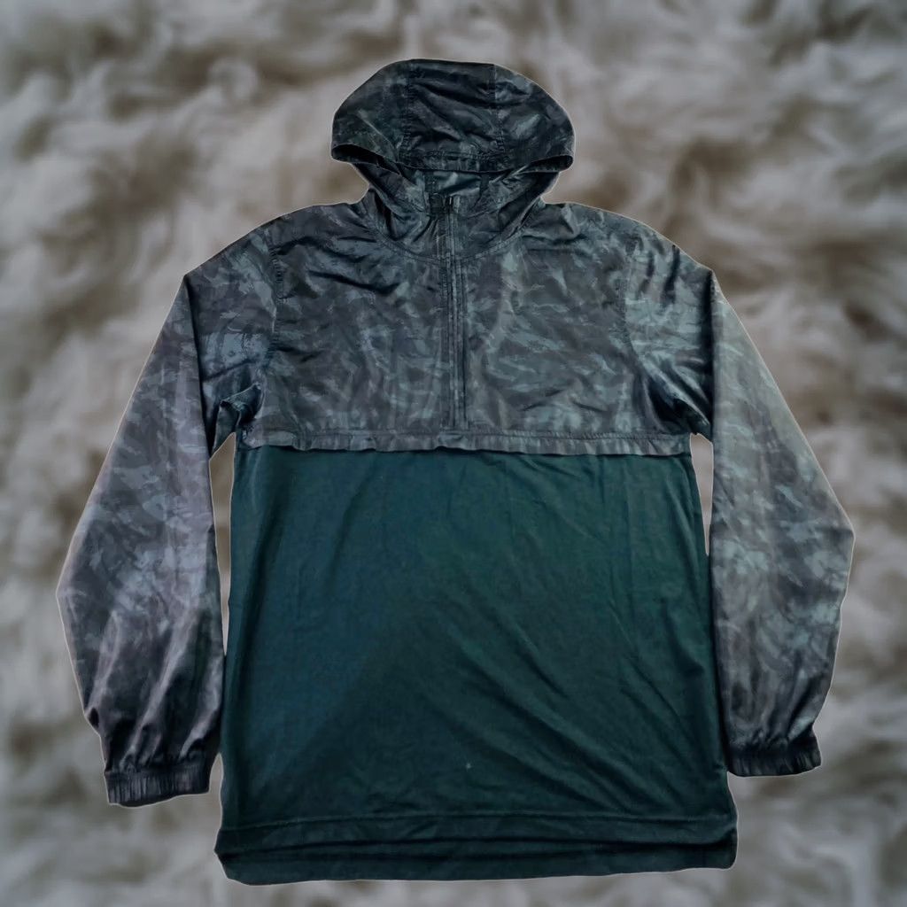 Under Armour Under Armour Men's Hooded 1/4 Zip Windbreaker Jacket Medium Black/Camo Size US M / EU 48-50 / 2 - 1 Thumbnail