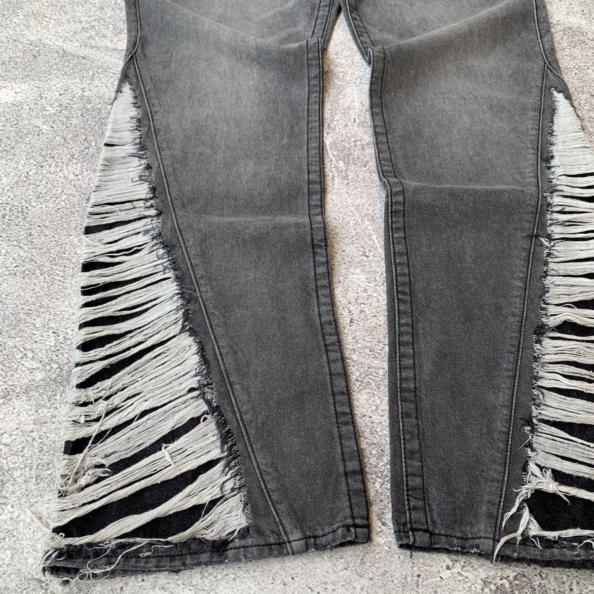 True Religion Billy Relaxed Bootcut Distressed jeans
