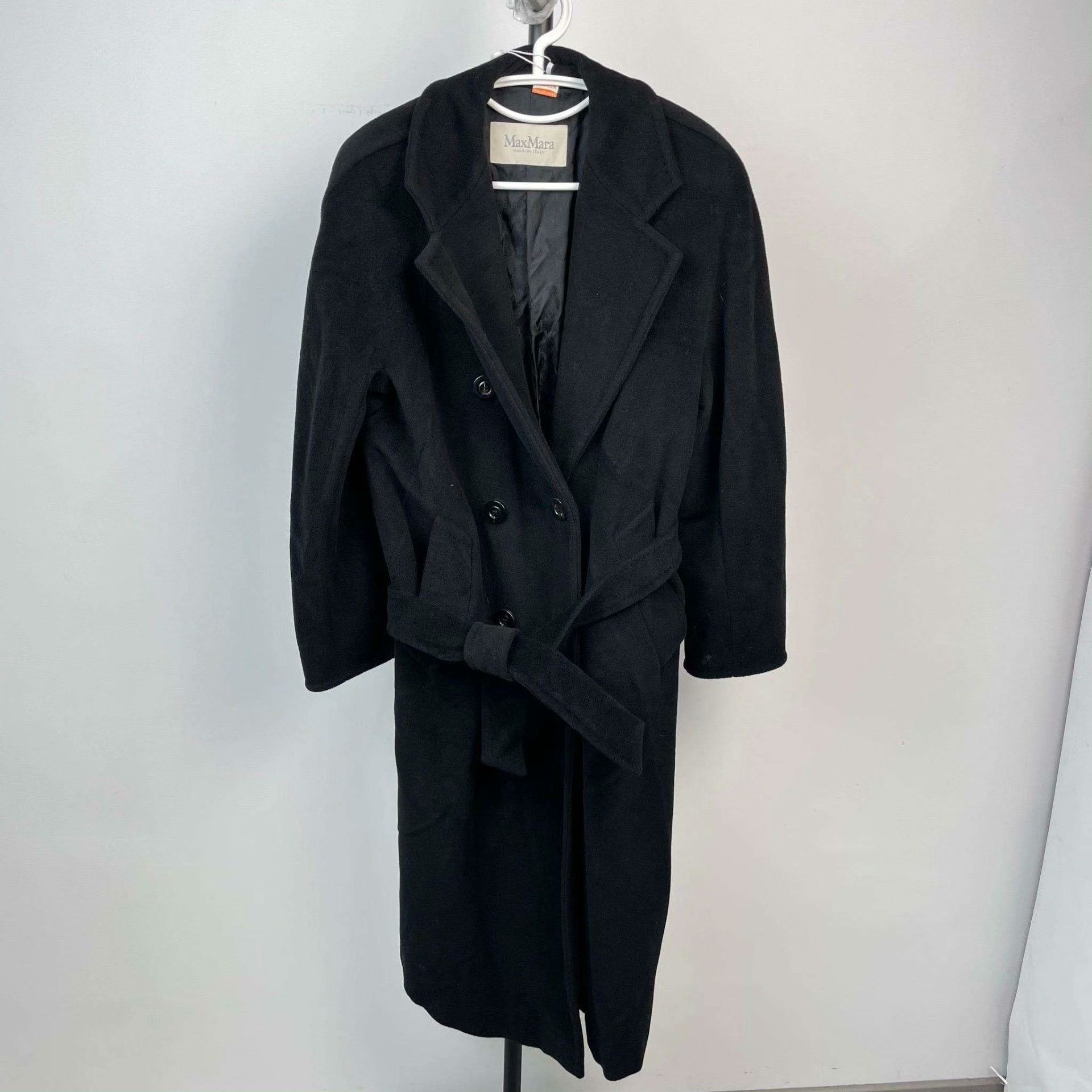 Max Mara Max Mara Black Coat L Women Size L / US 10 / IT 46 - 1 Thumbnail