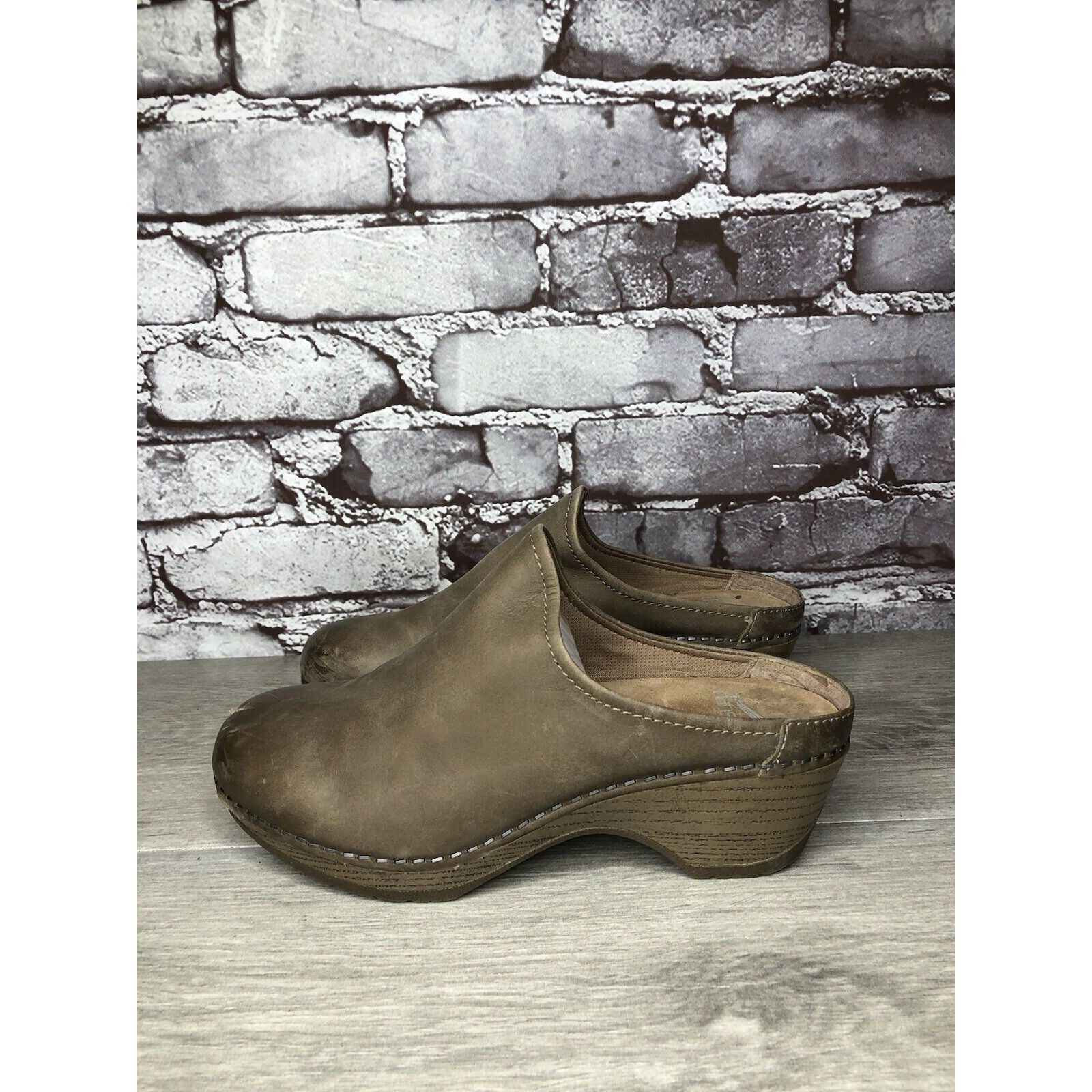 Other Dansko Brown Leather Round Toe Mule Pumps Heel Clogs Shoes Size US 6 / IT 36 - 1 Thumbnail