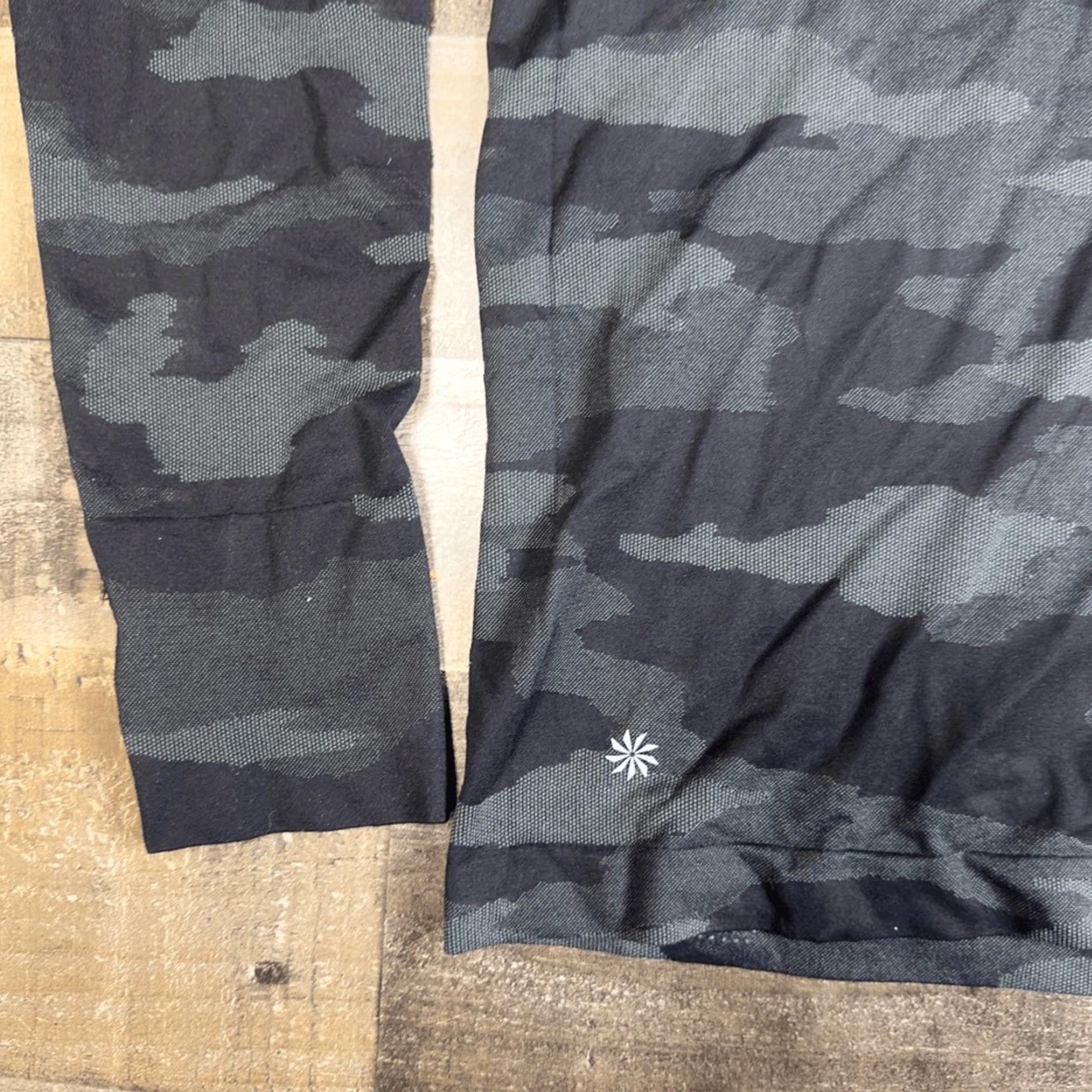 Athleta Athleta Shirt Women L Multicolor Camouflage Long Sleeve Speedlight Active Top Black Grey Size L / US 10 / IT 46 - 3 Thumbnail
