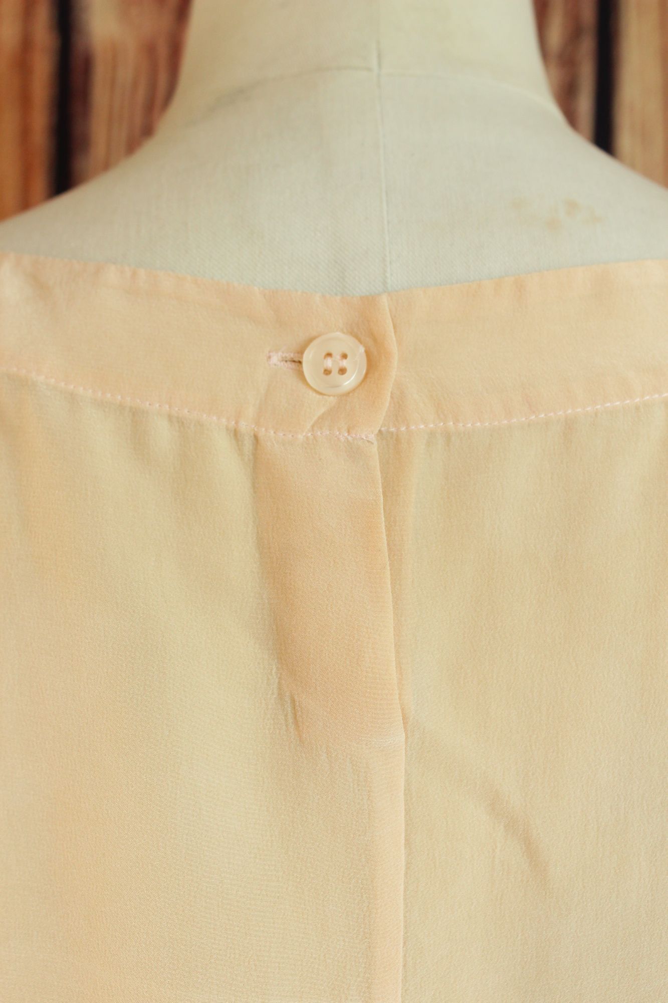 Other Womens Ivory Silk Blouse, Sleeveless Shell, Button in Back, Size L / US 10 / IT 46 - 9 Thumbnail