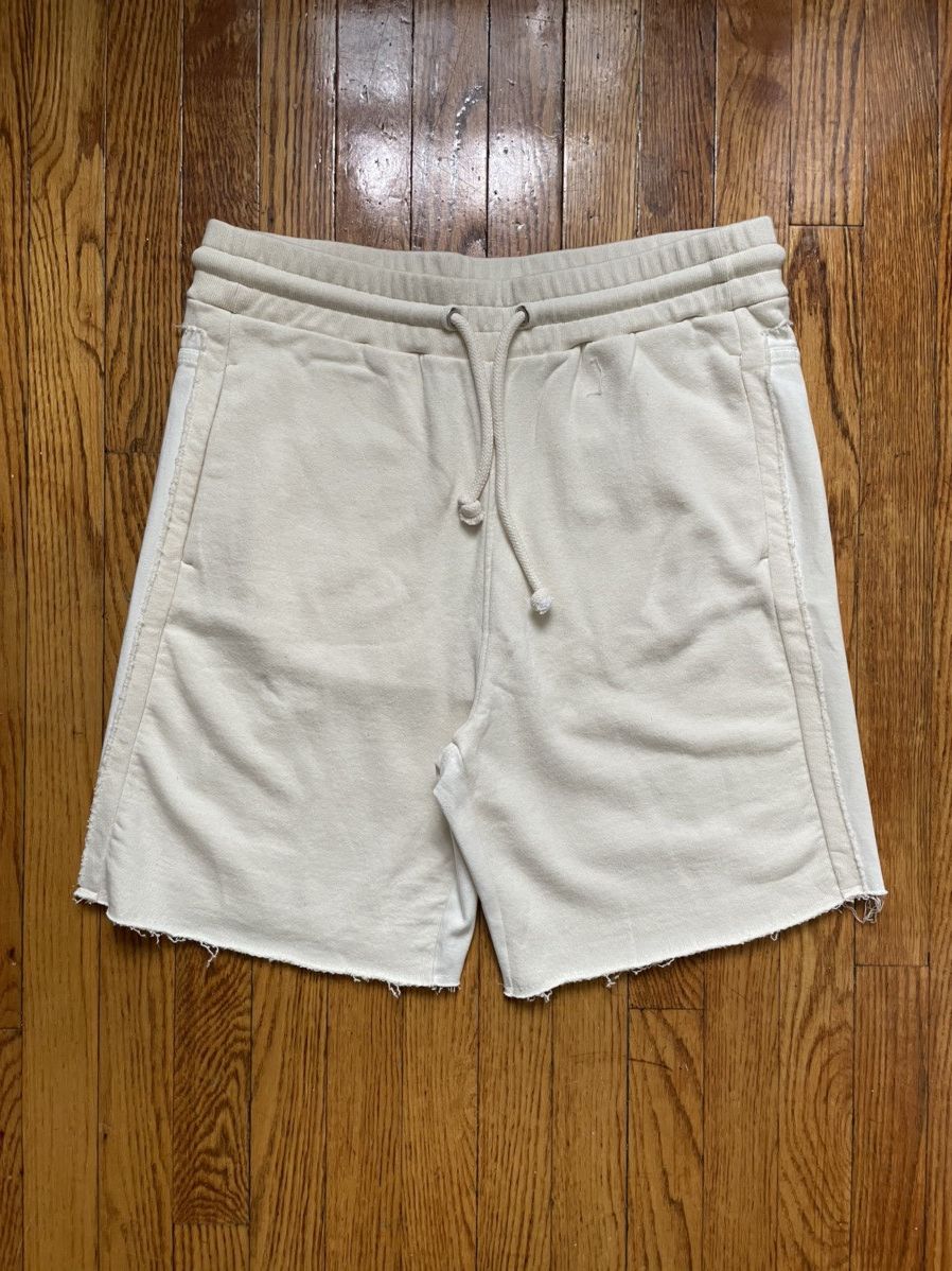 Maison Margiela Margiela Japanese fleece shorts in Ivory Size US 32 / EU 48 - 1 Thumbnail