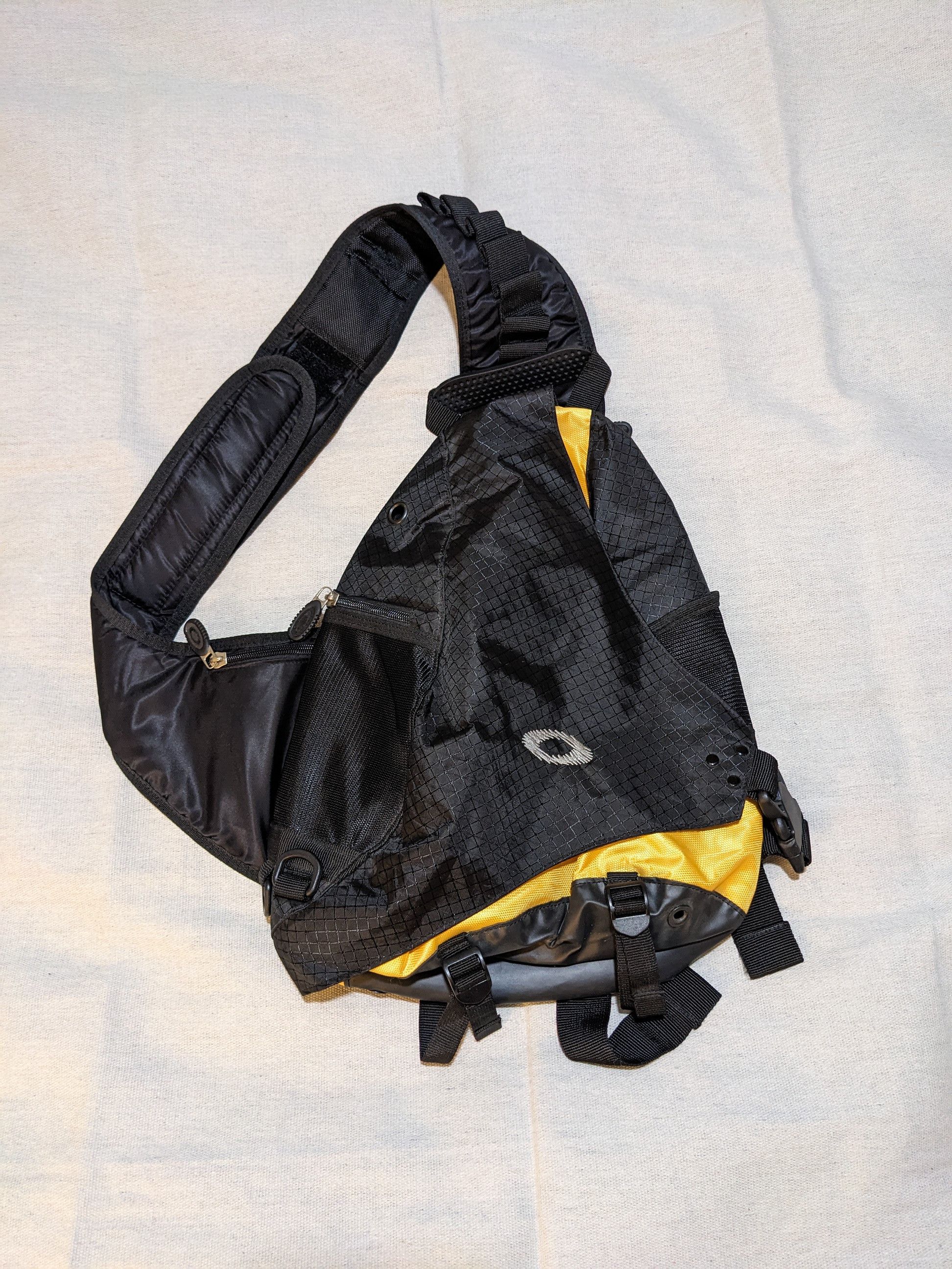 Pre-owned Oakley X Vintage Oakley Software Sandbag Crossbody Bag In Black Yellow