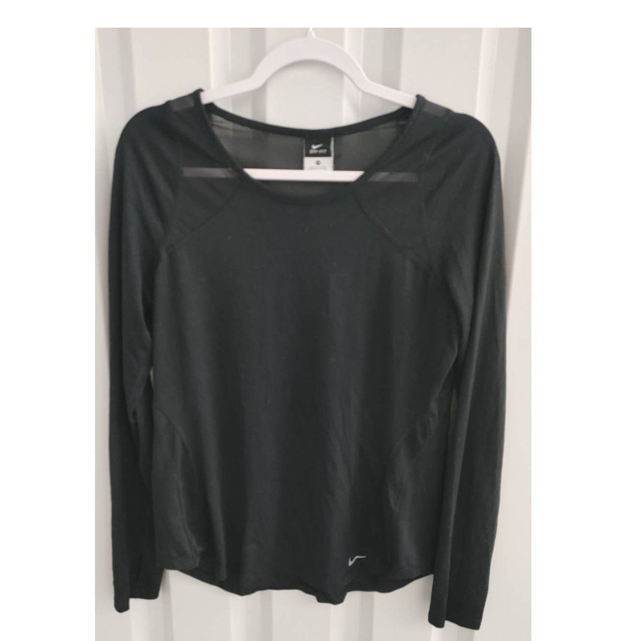 Nike Nike Dri-Fit Top Thumb Holes Vented Sheer Medium Black Size M / US 6-8 / IT 42-44 - 1 Thumbnail