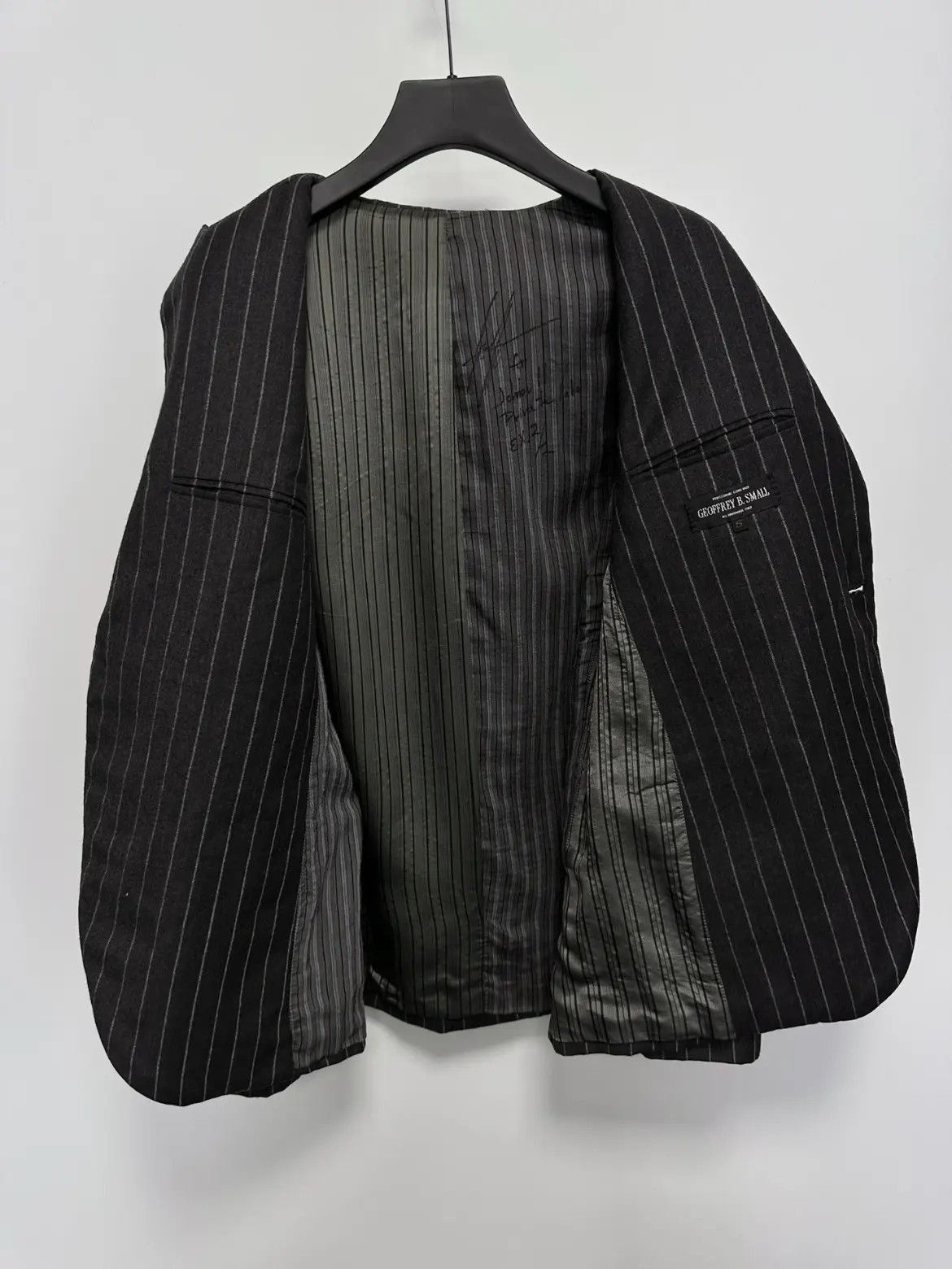 Geoffrey B. Small Geoffrey B. Small Geoffrey B.Small Piacenzela 1733spa Stri Size US S / EU 44-46 / 1 - 4 Thumbnail