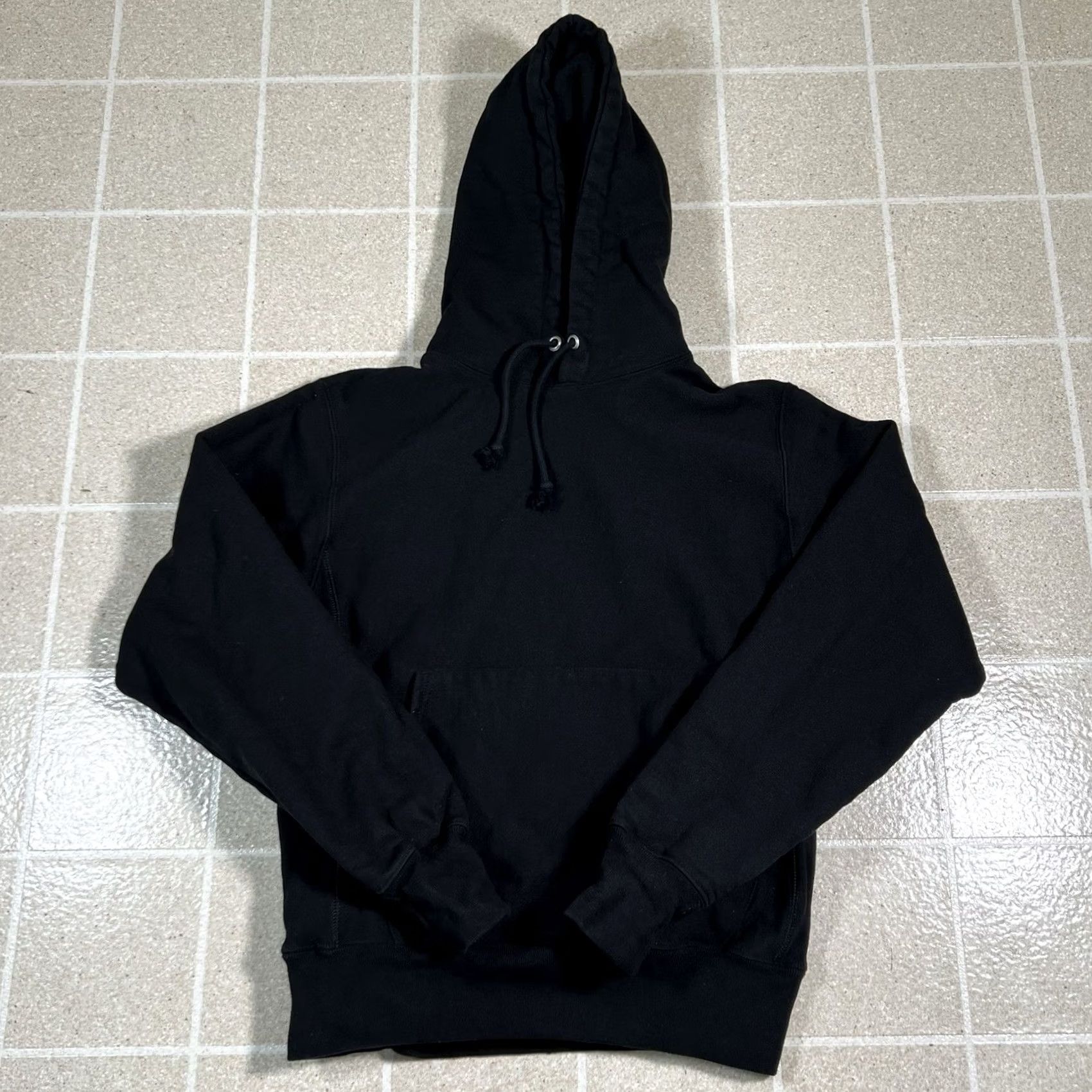 Champion VINTAGE Champion Reverse Weave Hoodie Sweatshirt Mens Small Black Pullover 90s Logo Ribbed Cuffs Heavyweight Pockets Hooded Adjustable Size US S / EU 44-46 / 1 - 2 Thumbnail