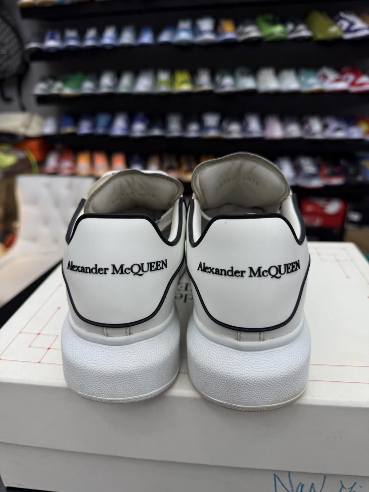 Alexander McQueen Alexander McQueen Women's Oversized Sneakers 38.5EU/8.5US Size US 8.5 / IT 38.5 - 11 Thumbnail