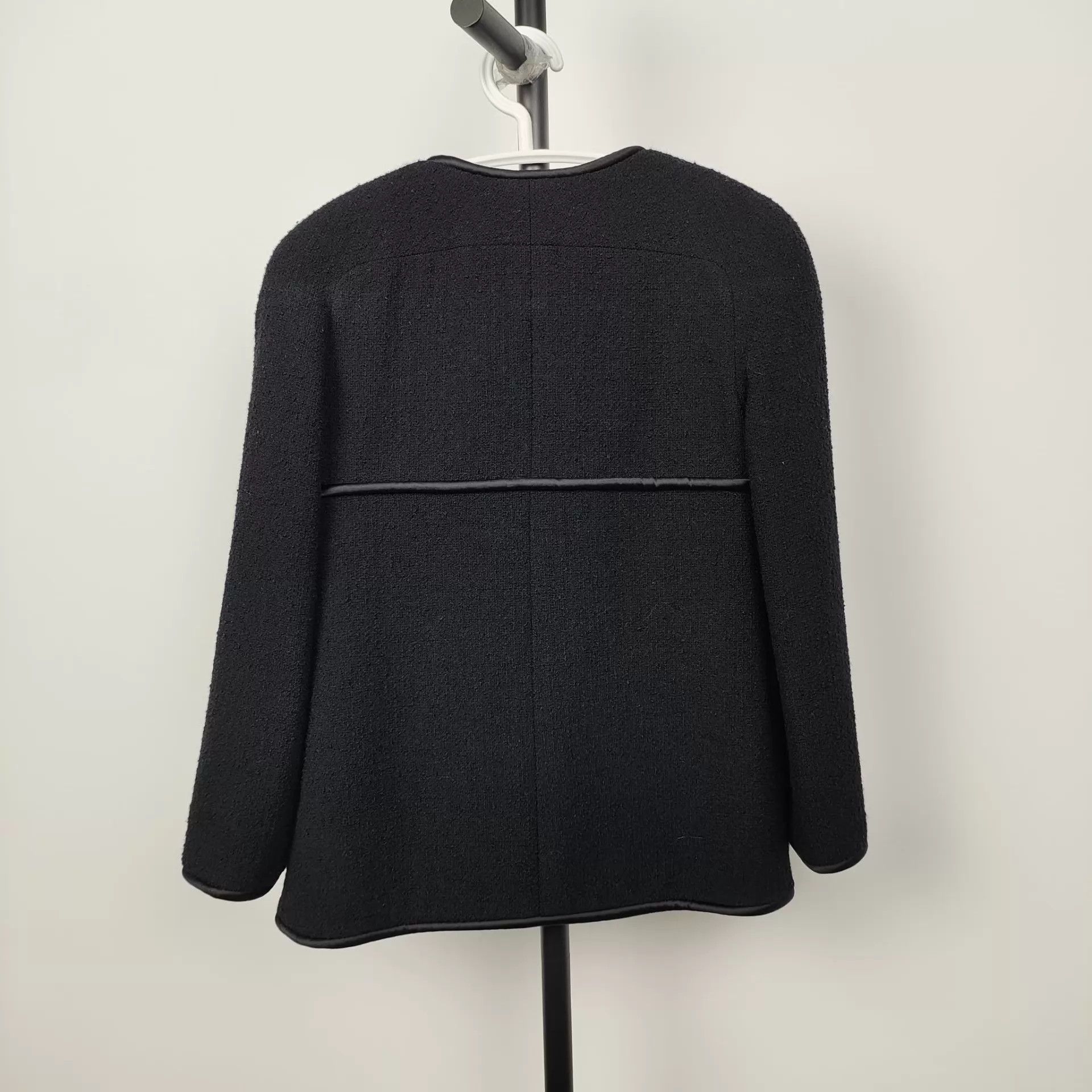 Chanel Chanel 15B Tweed Jacket Women's Black Size XS / US 0-2 / IT 36-38 - 2 Thumbnail