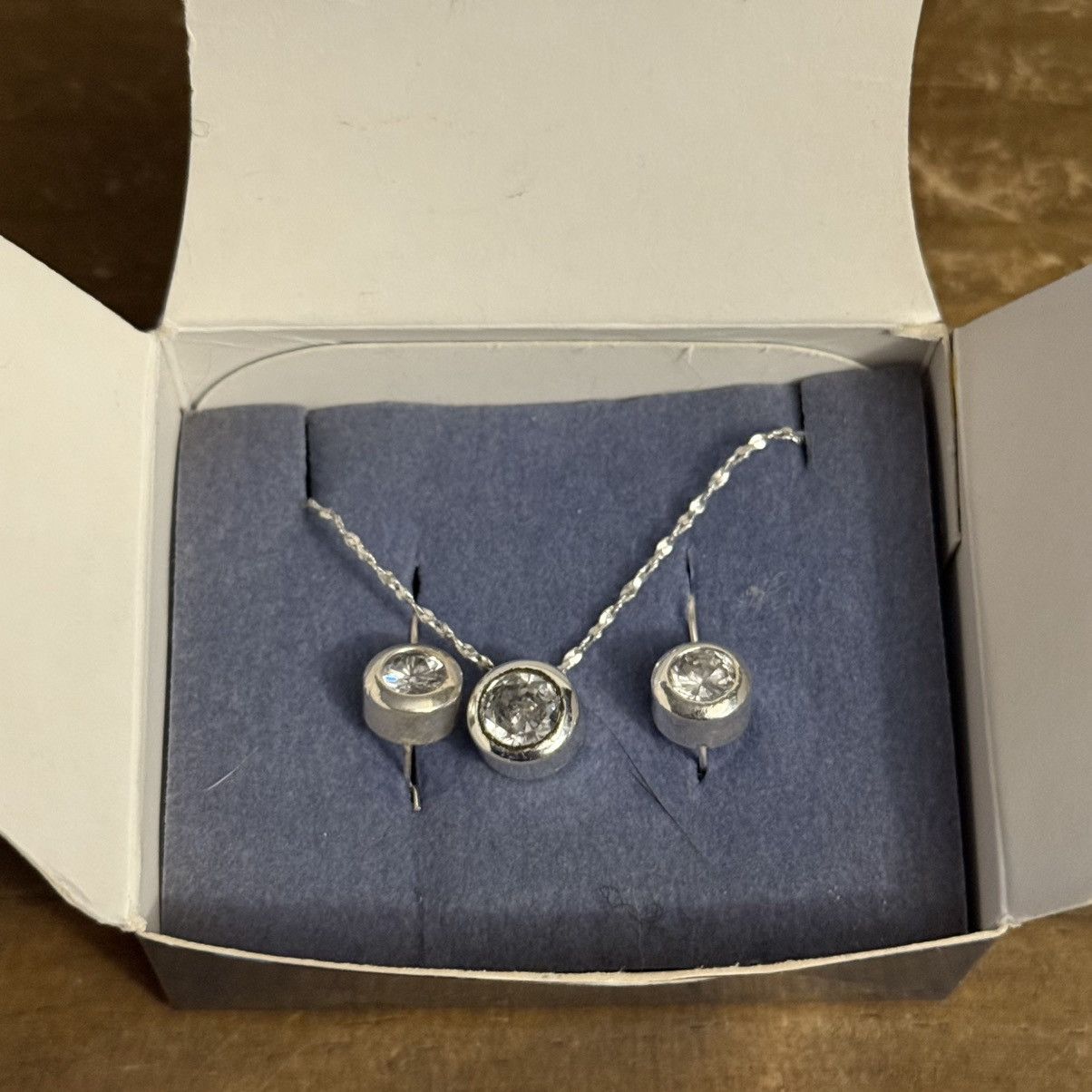 Vintage Avon silver tone bezel CZ necklace and earrings set Size ONE SIZE - 8 Thumbnail