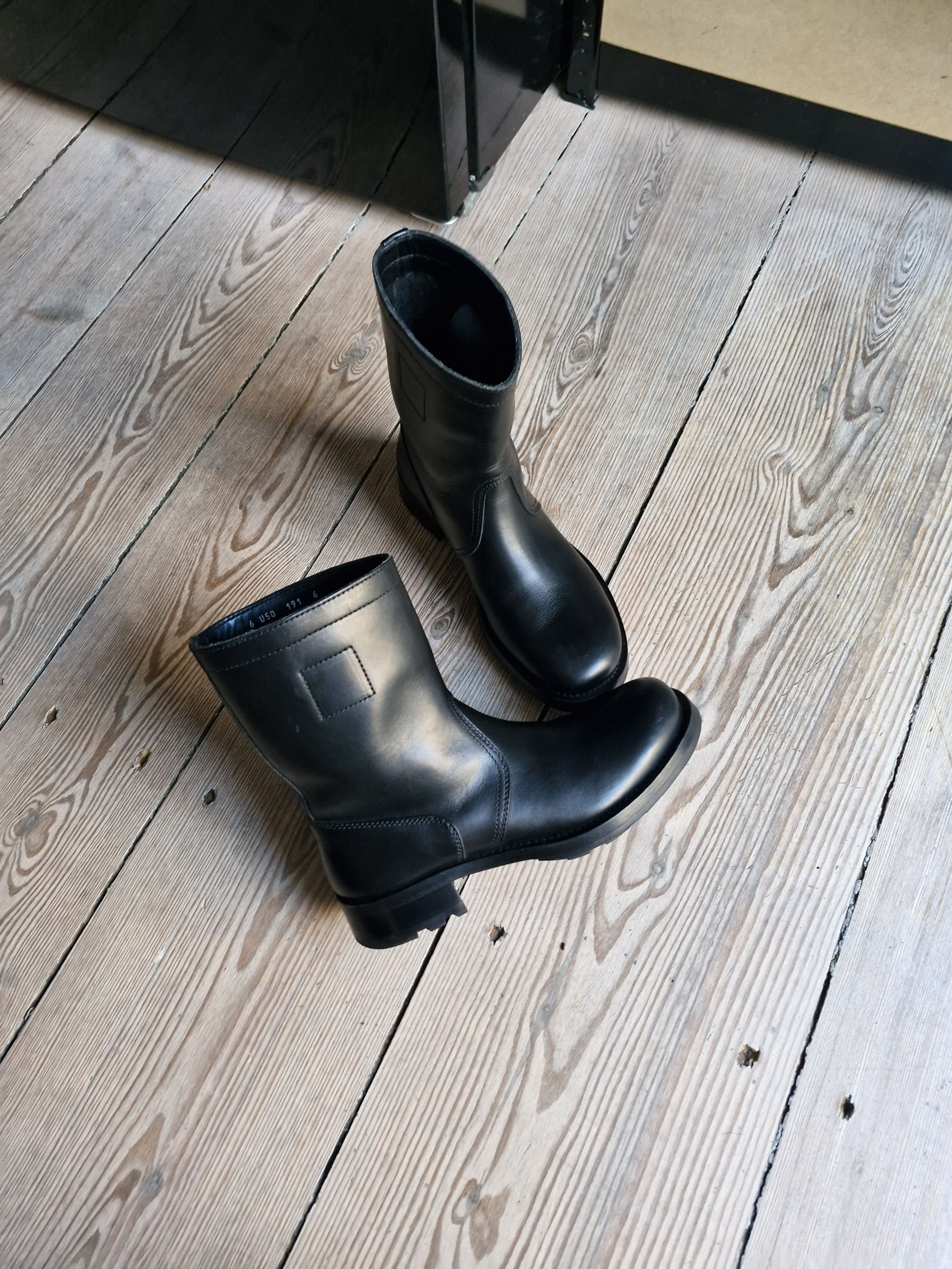 Miu Miu Short, pull-on FW01 "Peco" boots Size US 7 / EU 40 - 1 Thumbnail