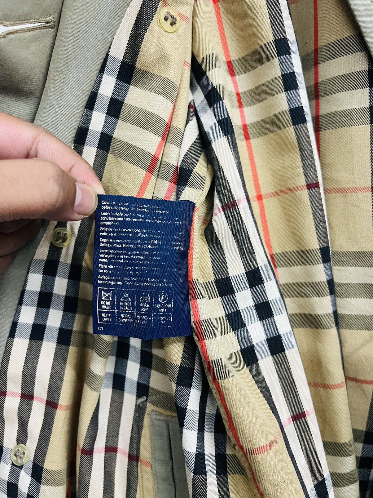 Burberry VINTAGE BURBERRY NOVA CHECK TRENCH COAT Size US S / EU 44-46 / 1 - 19 Thumbnail