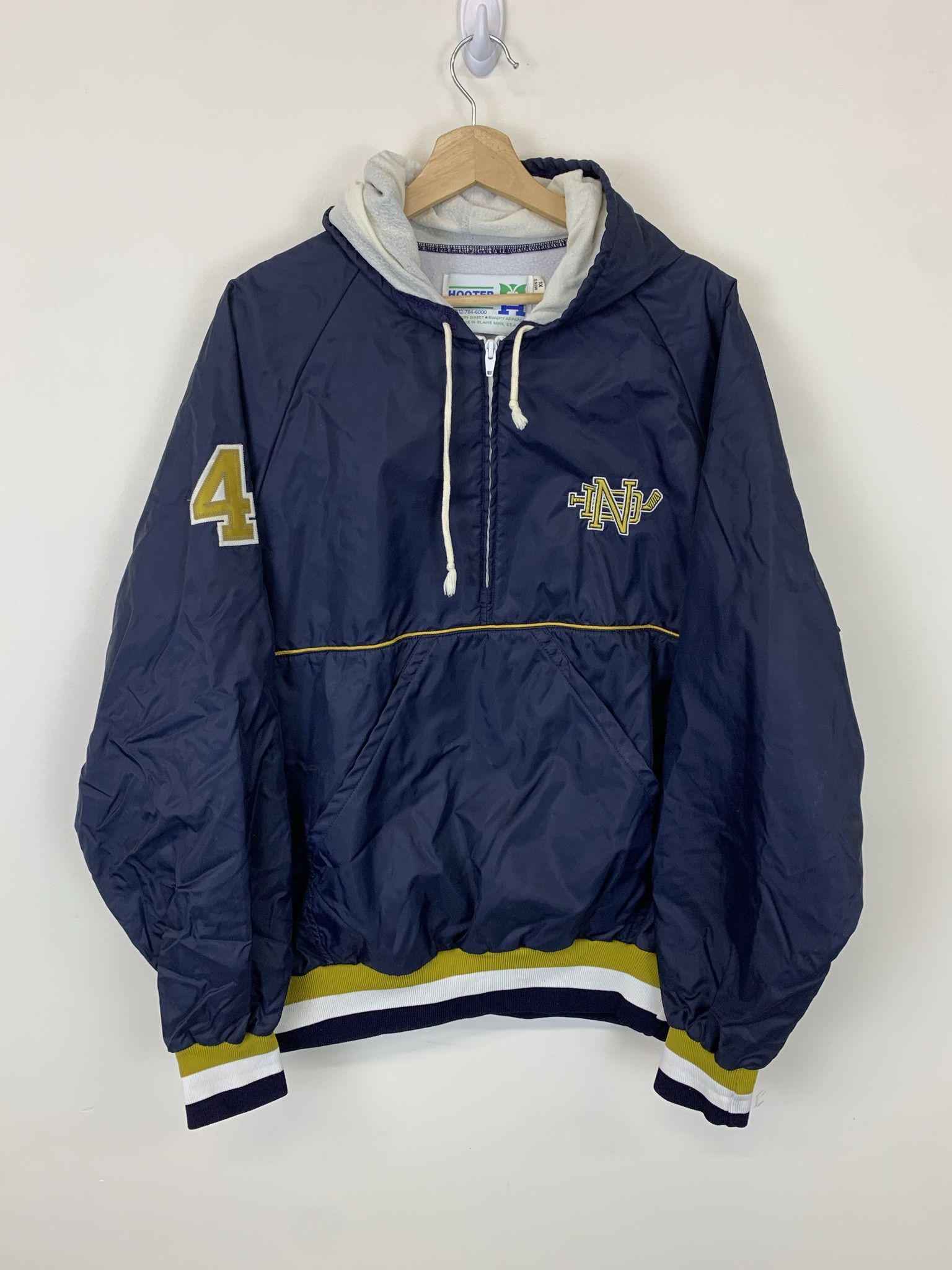 90s Notre Dame Windbreaker shops Jacket M | Champion brand Fighting Irish University of Notre Dame Vneck Beige Adult Medium