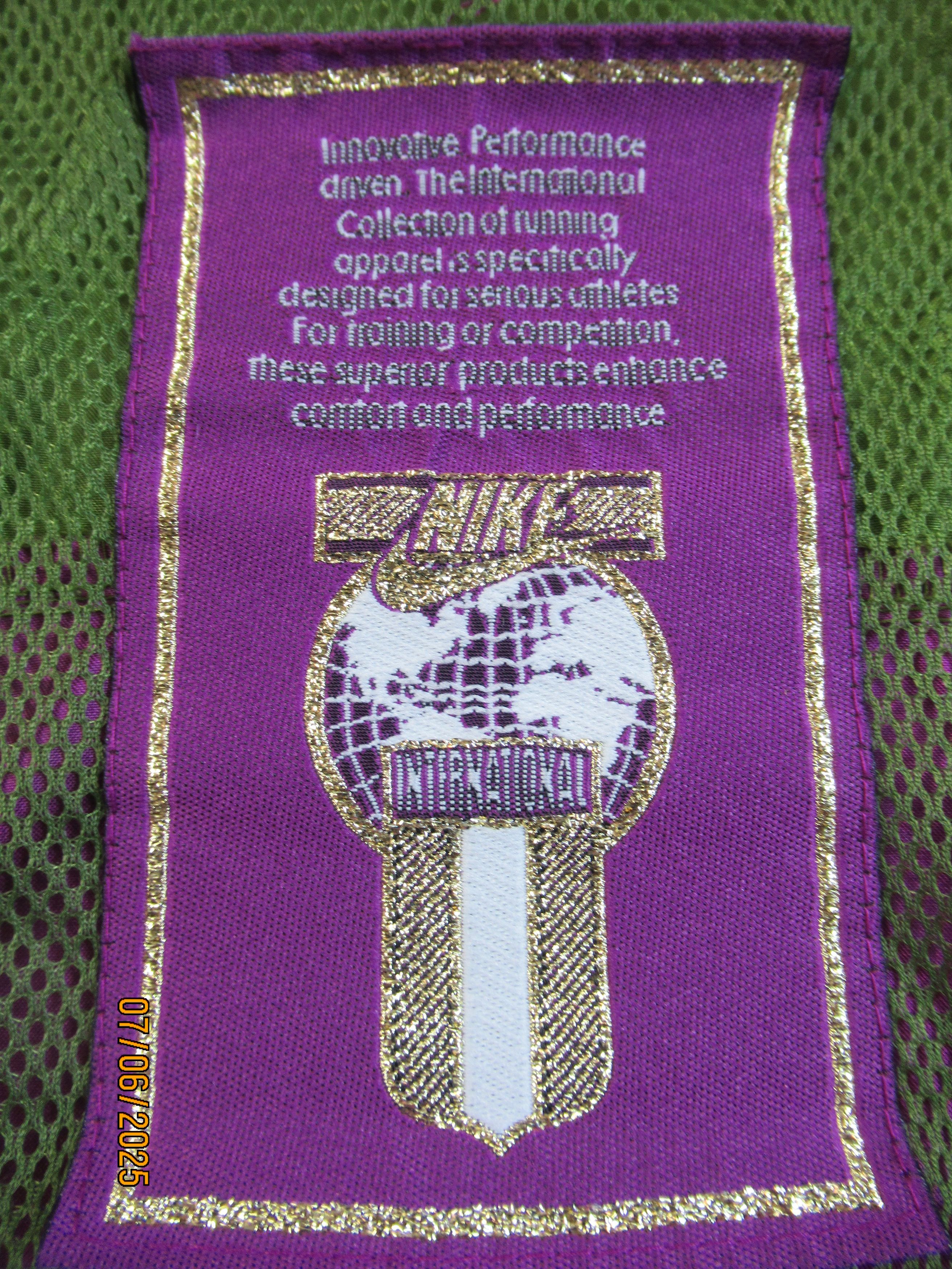 Nike Nike International green/violet/yellow jacket Size US XL / EU 56 / 4 - 5 Thumbnail