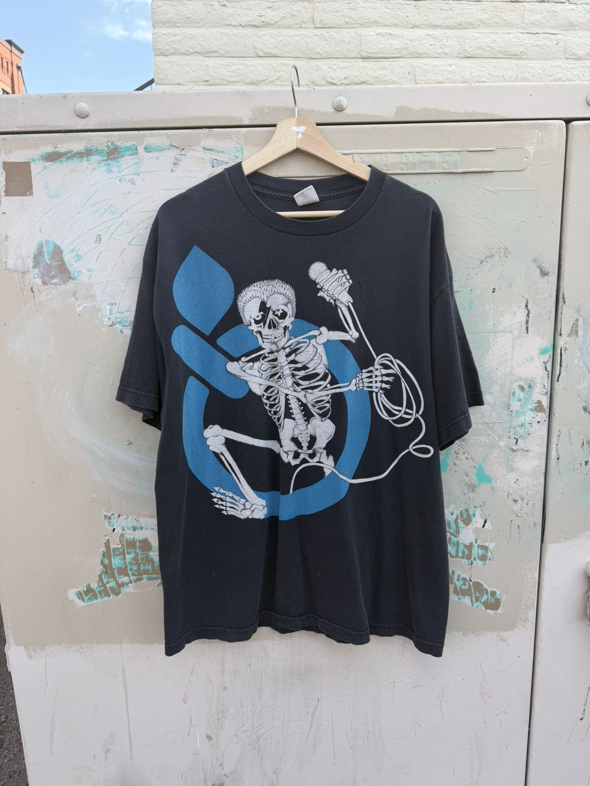 Vintage 2000s Germs Skeleton Tee Size US XL / EU 56 / 4 - 1 Thumbnail