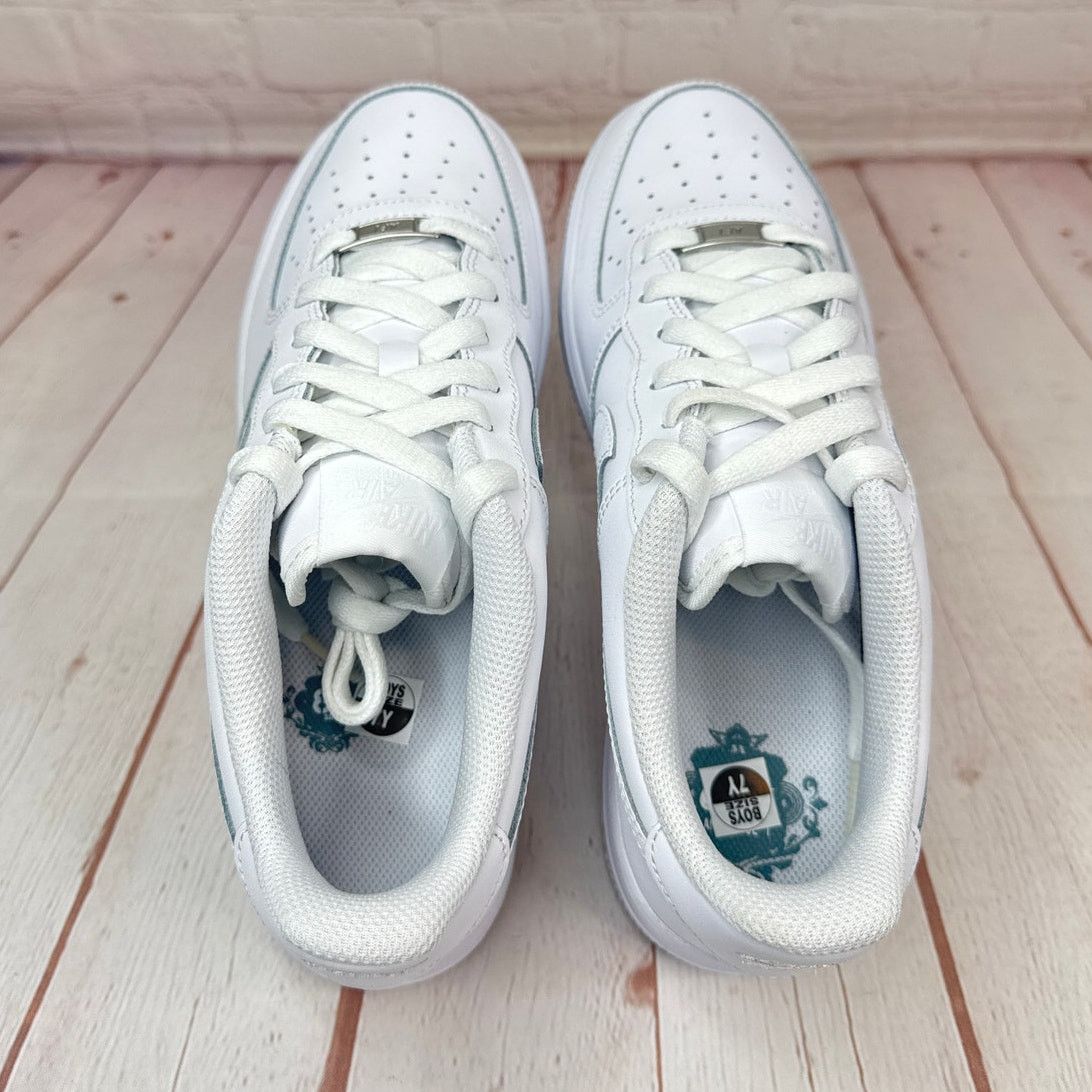 Nike Nike Air Force 1 Low Triple White Shoes Size 7Y/W Size 8.5 Size US 8.5 / IT 38.5 - 8 Thumbnail