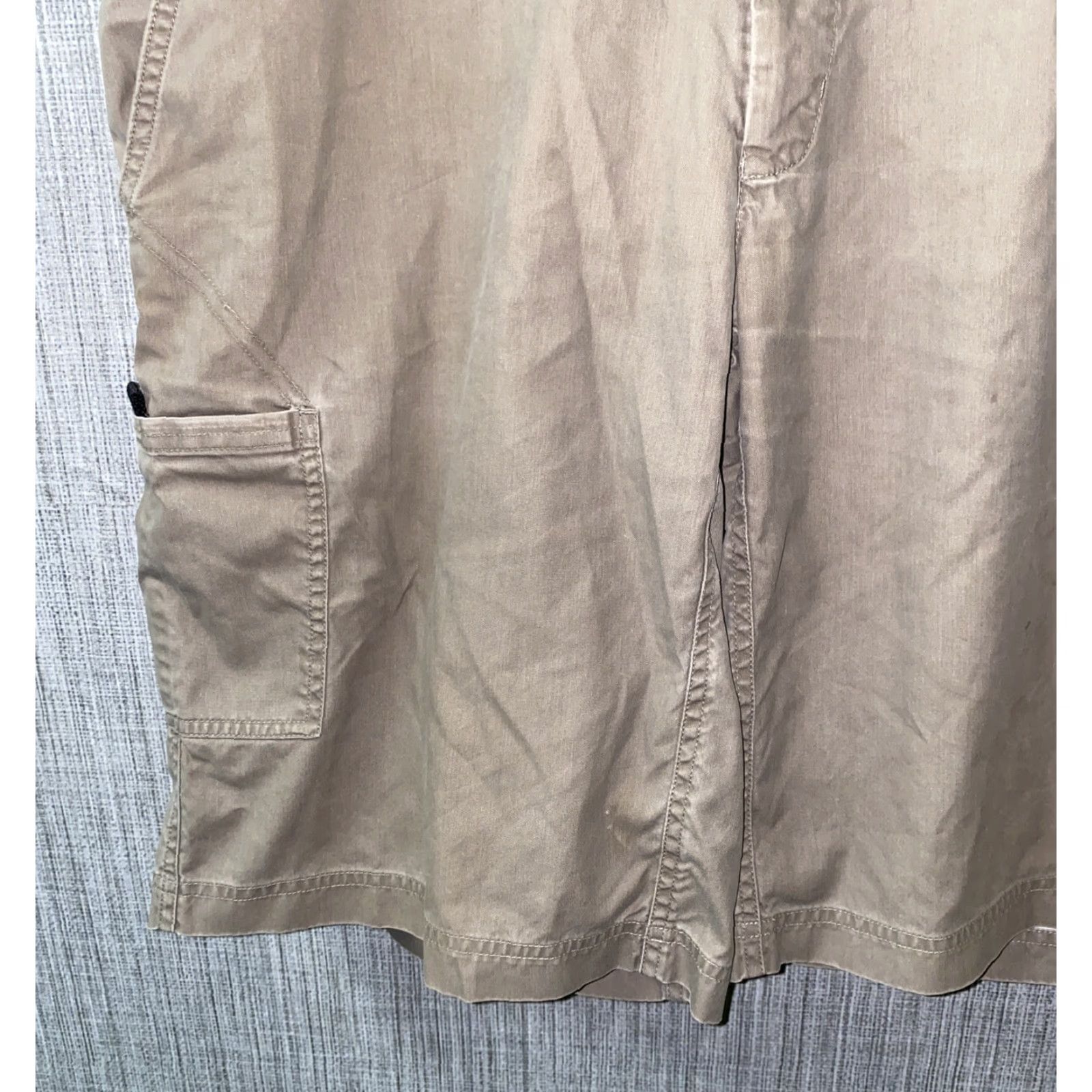 Mountain Hardwear Mountain Hardwear Hiking Shorts Mens Beige Cotton/Nylon Size L Regular Front Flat Front Button Casual Solid Size US 33 - 3 Thumbnail