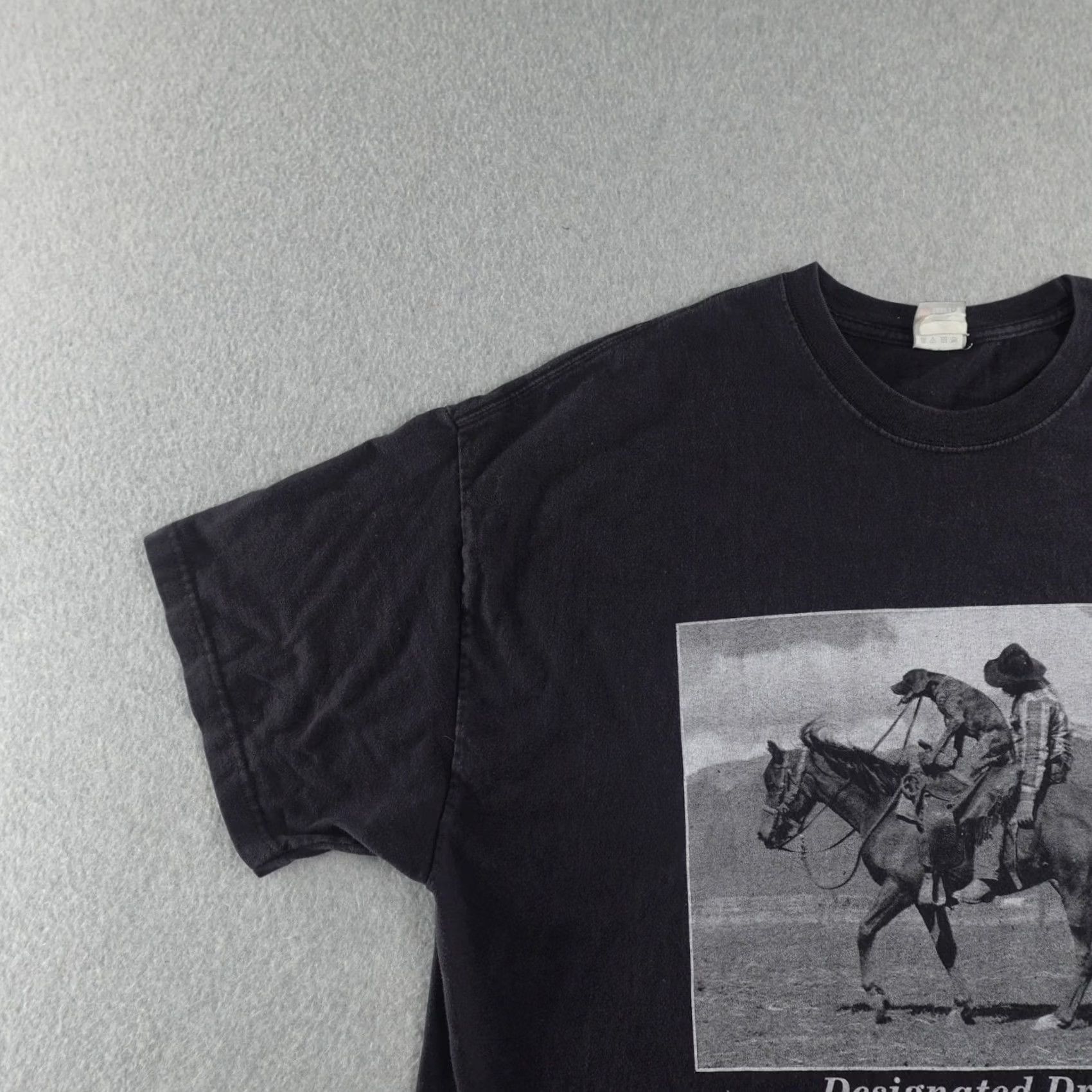 Hanes VINTAGE Hanes 2XL (29X25) Black T-Shirt Designated Driver Drunk Cowboys Dog Mens Shirt Size US XXL / EU 58 / 5 - 5 Thumbnail