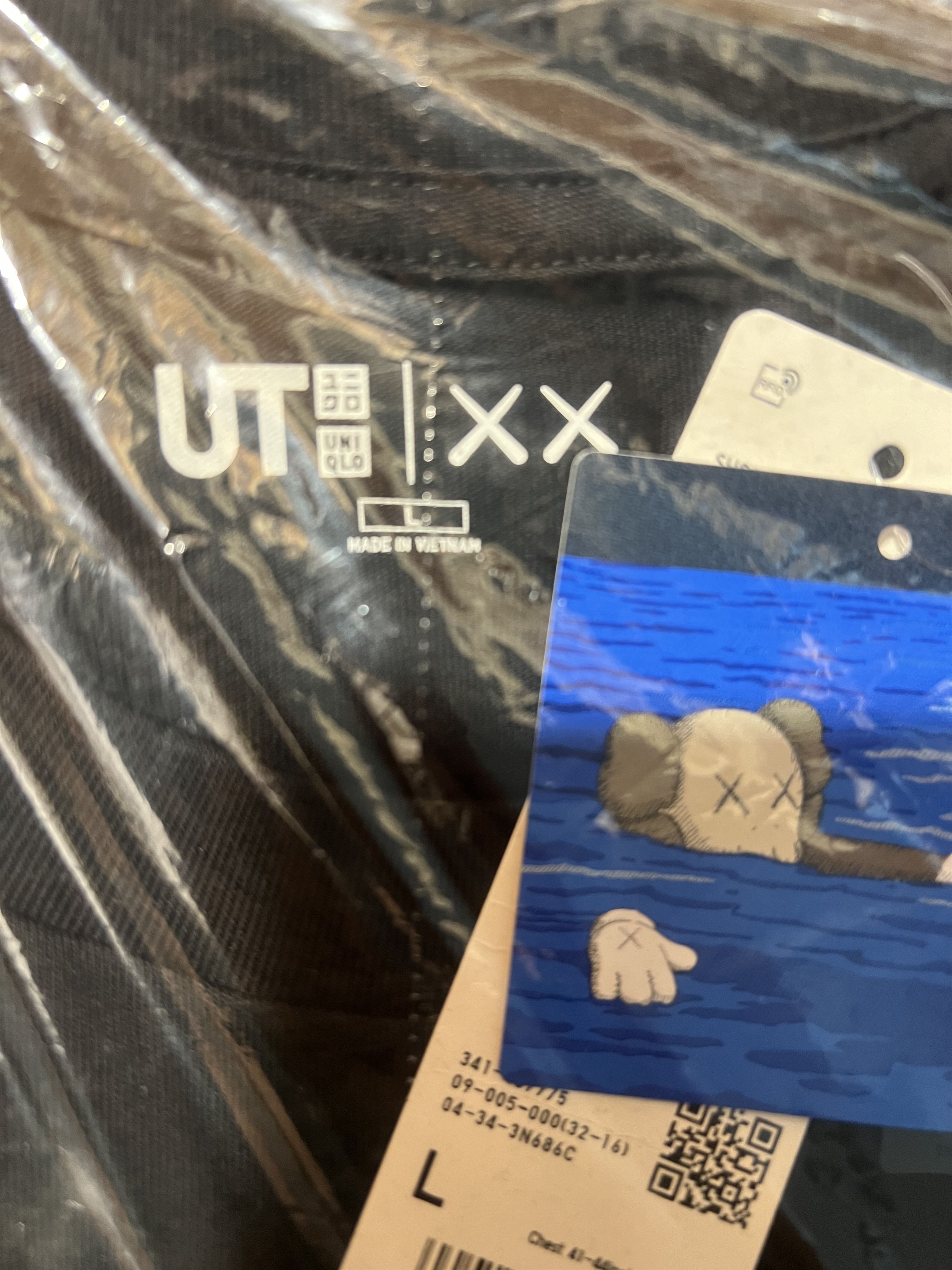 Kaws × Uniqlo KAWS x Uniqlo "Changbai Mountain" Tee (2023 World Exclusive Size US L / EU 52-54 / 3 - 5 Thumbnail