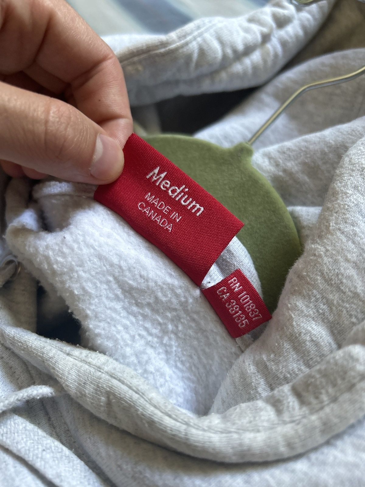 Supreme Supreme Small Box Hooded Sweatshirt 'Ash Grey' Size US M / EU 48-50 / 2 - 5 Thumbnail