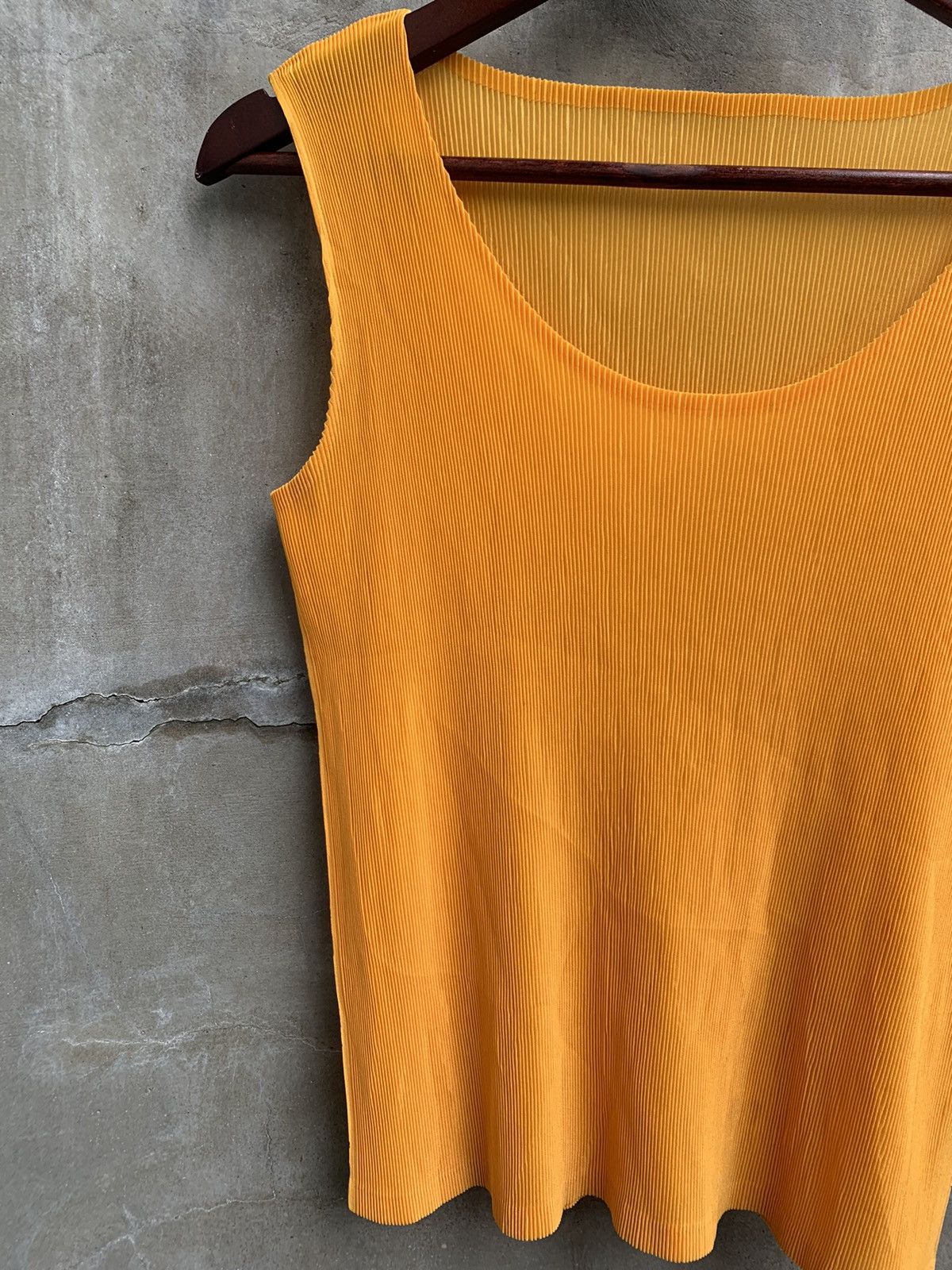 Pleats Please Issey Miyake Pleated Sleeveless Top Size S / US 4 / IT 40 - 2 Thumbnail